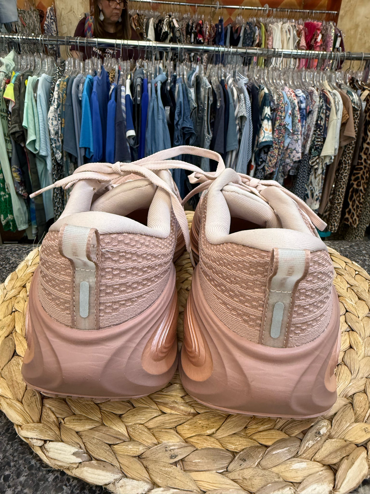 Pre-owned NIKE Pink Rose Gold Size 11.5 Designer Sneaker