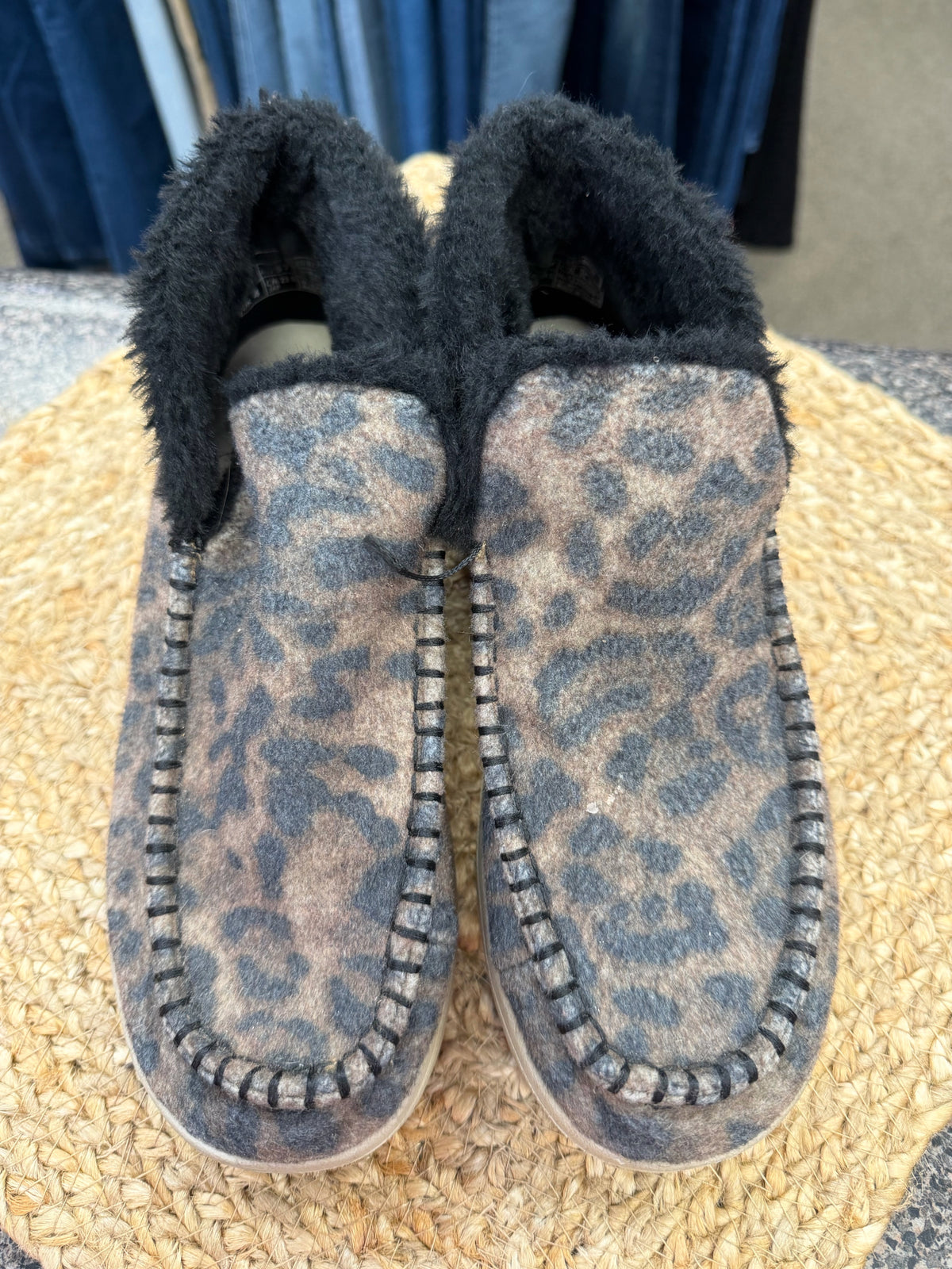 Pre-owned HEY DUDE Tan Black Animal Size 6 Shoe