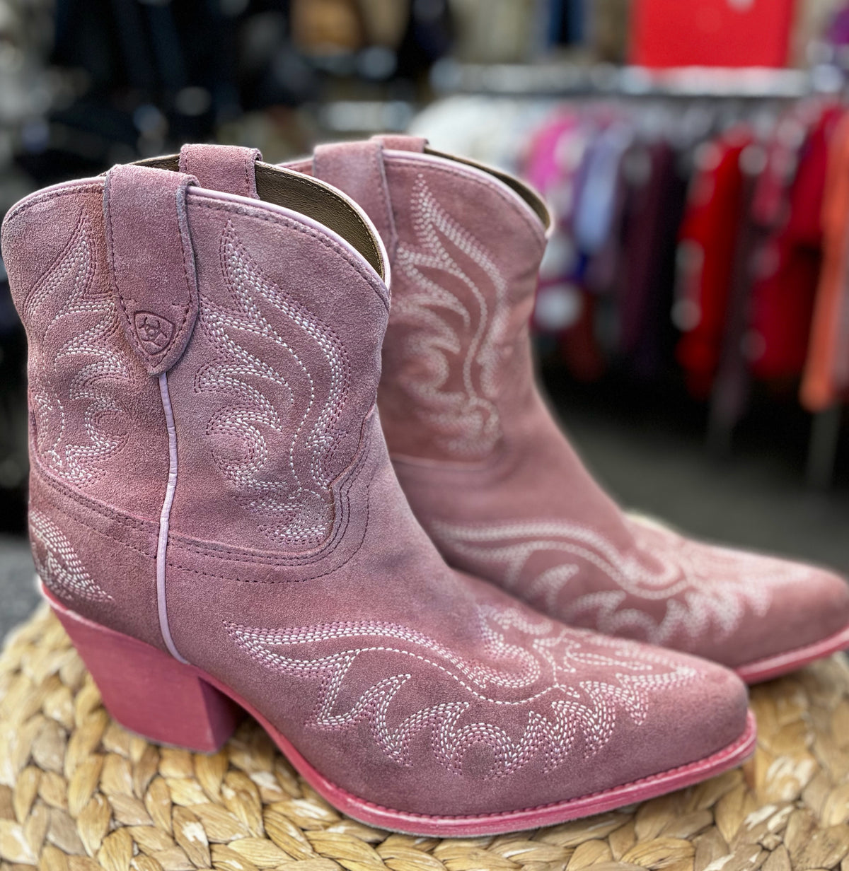 Pre-owned ARIAT Dusty pink Size 8.5 Boot