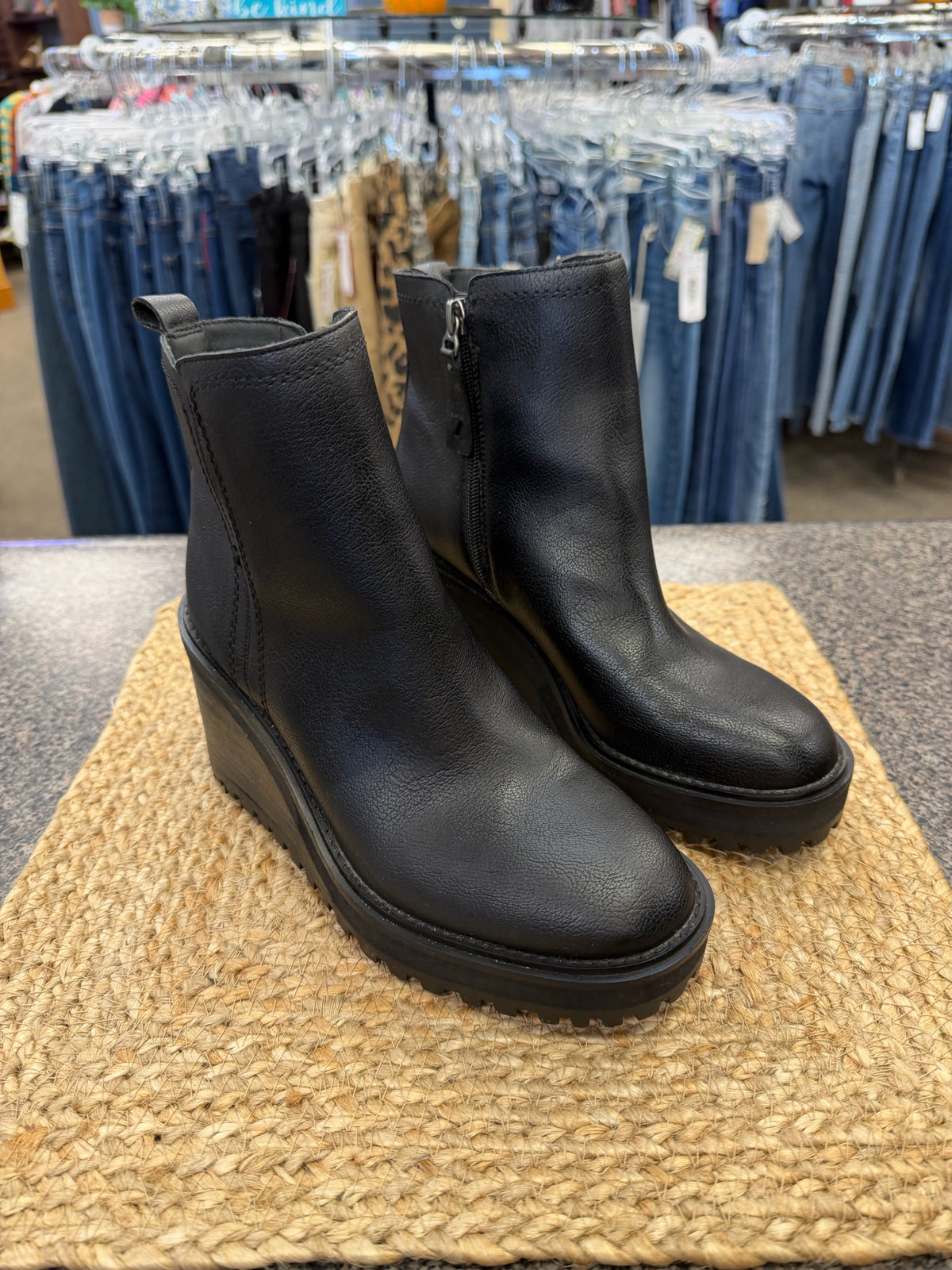 Pre-owned Zodiac Black Size 6.5 Boot