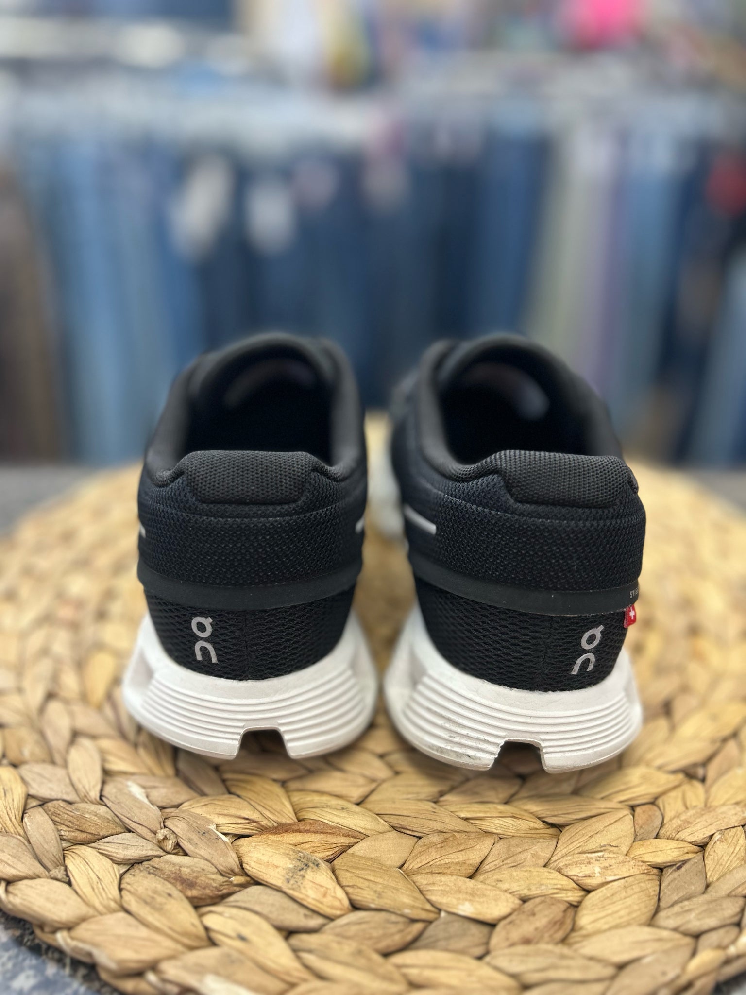 Pre-owned On Cloud Black Size 7 Designer Sneaker