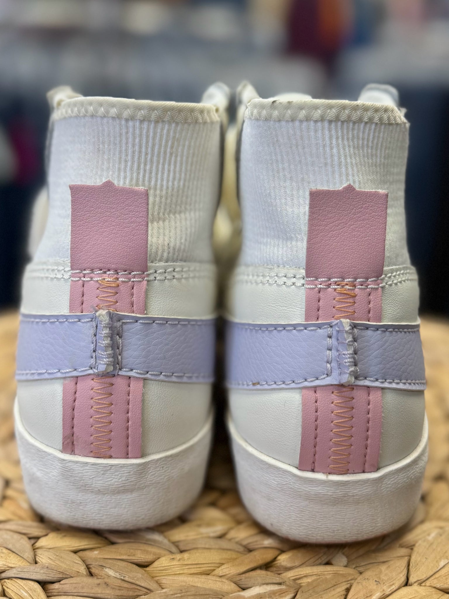 Pre-owned NIKE Off white Lavender Trim Size 9 Designer Sneaker