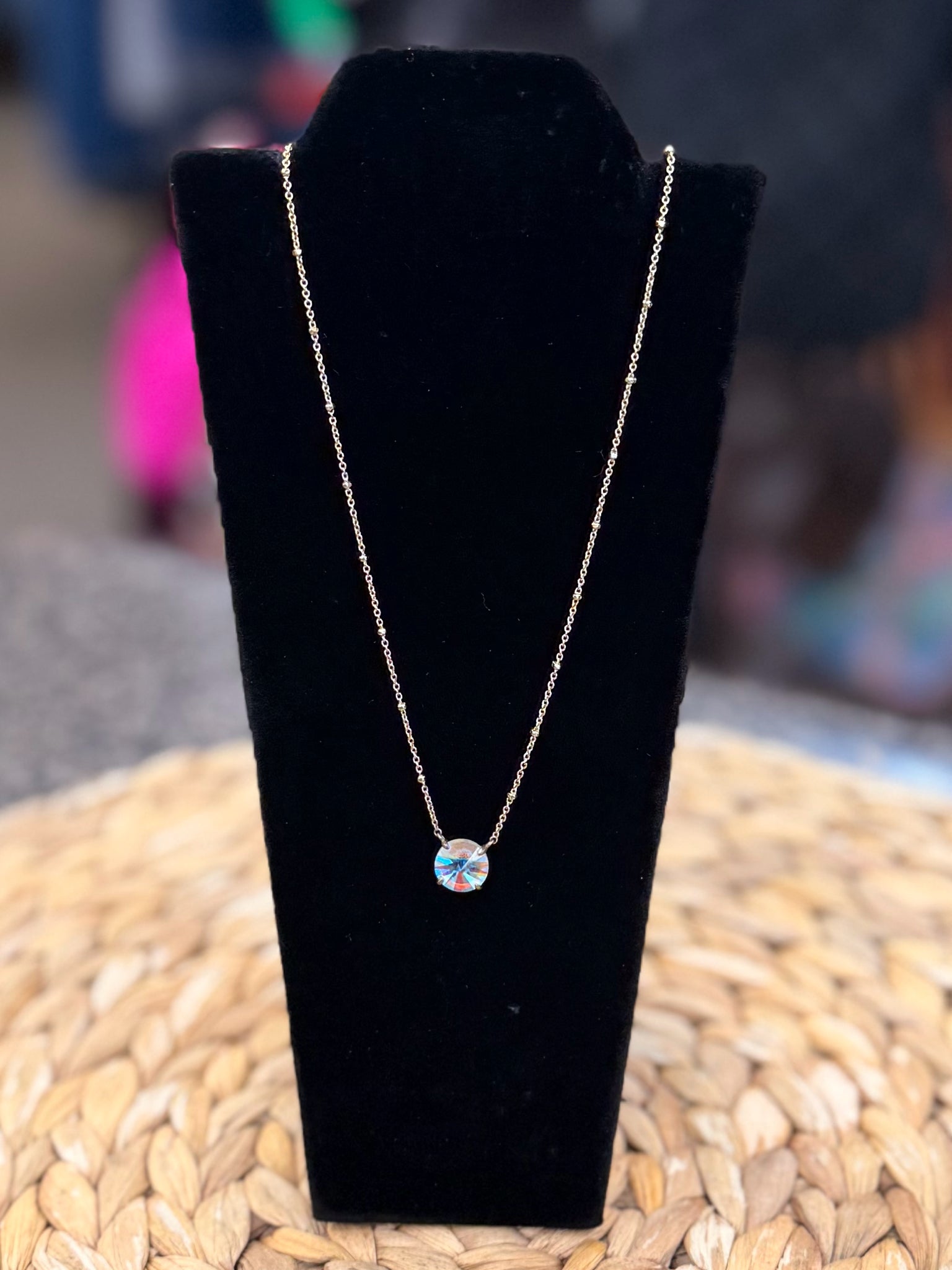 Pre-owned KENDRA SCOTT Iridescent Gold Designer Necklace