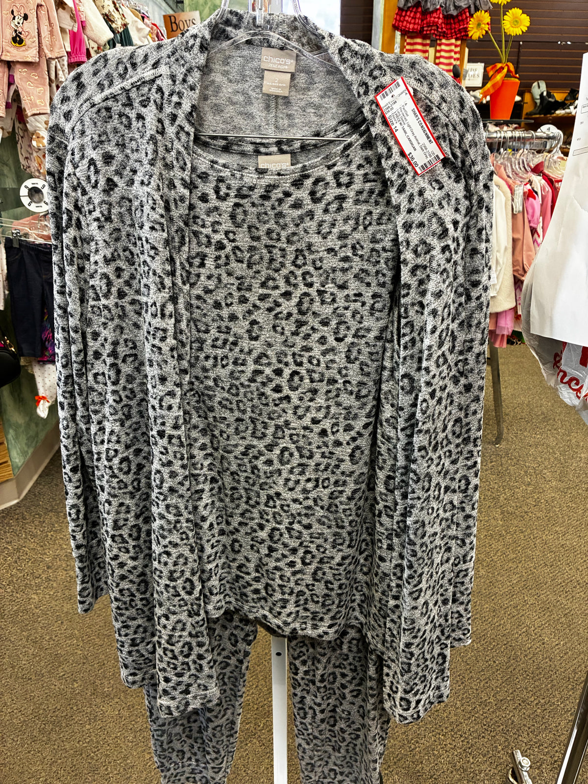 Pre-owned Chico's Light Gray Animal Dark Gray Dr Size 14 Long Sleeve PantSet