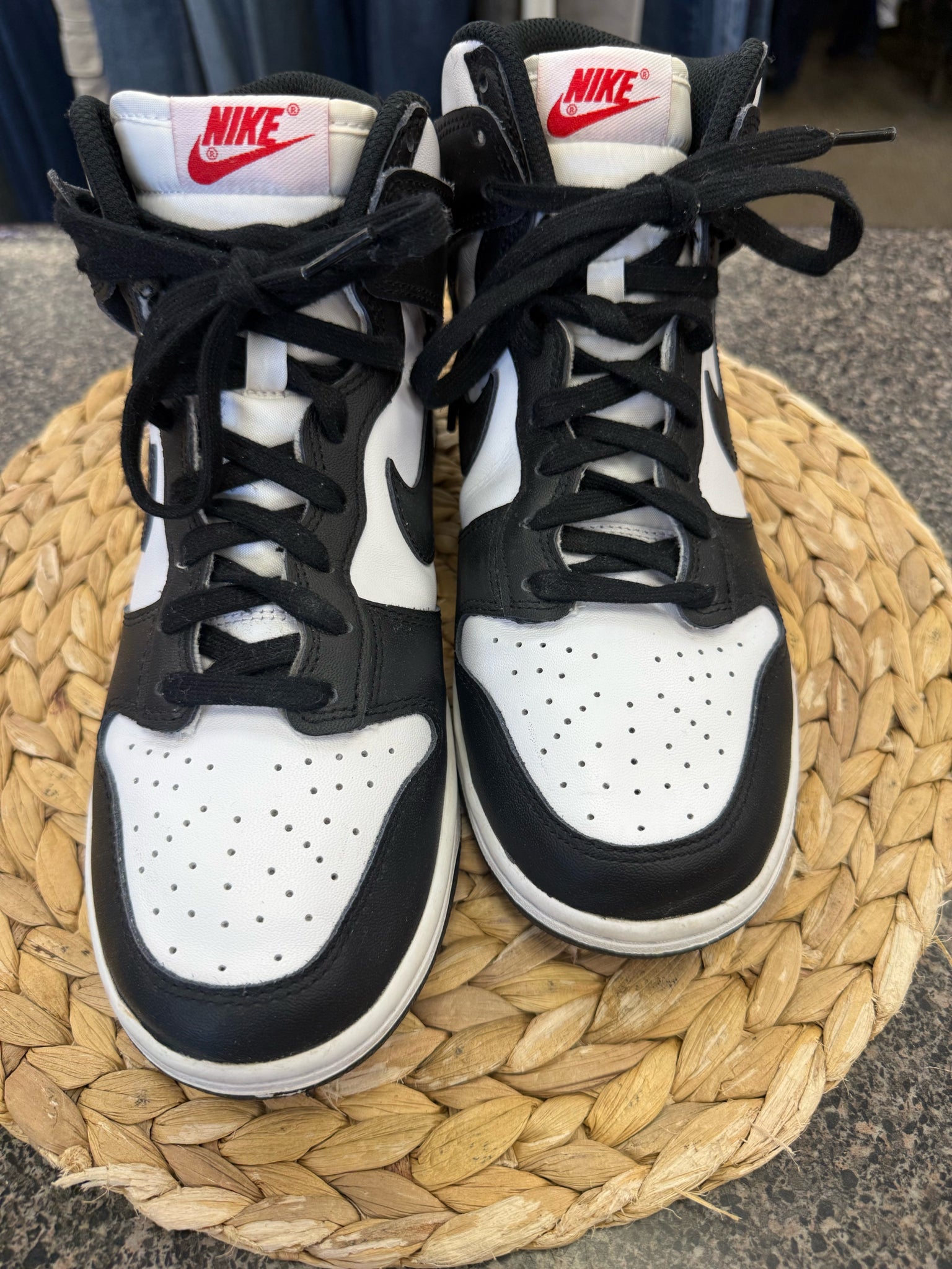 Pre-owned NIKE Black White Size 9.5 Designer Sneaker