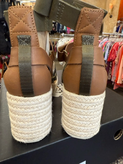 New with Tag SOREL Brown Dark Olive Size 9 Designer Sandal