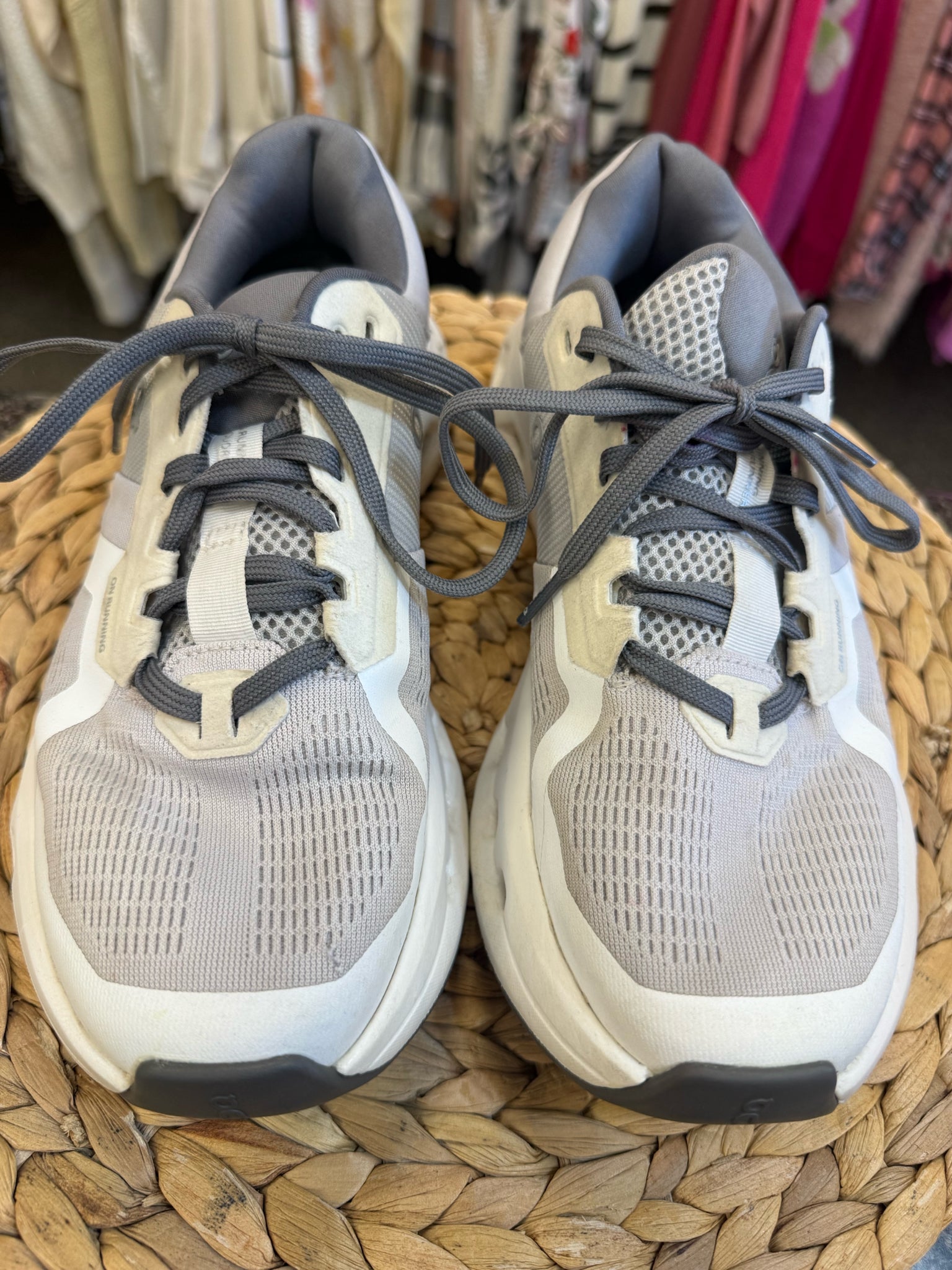 Pre-owned On Cloud Gray Tan Trim Size 8 Designer Sneaker