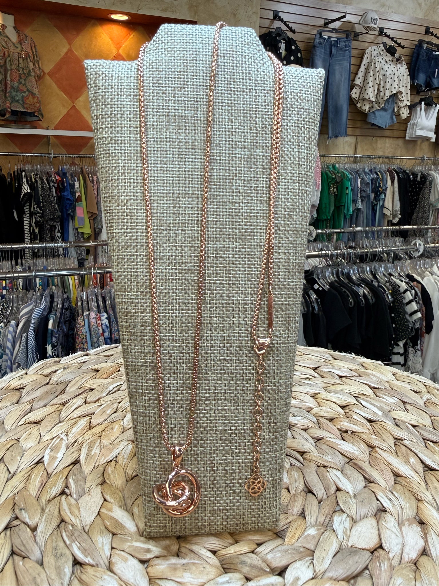Pre-owned KENDRA SCOTT Rose gold Designer Necklace Set