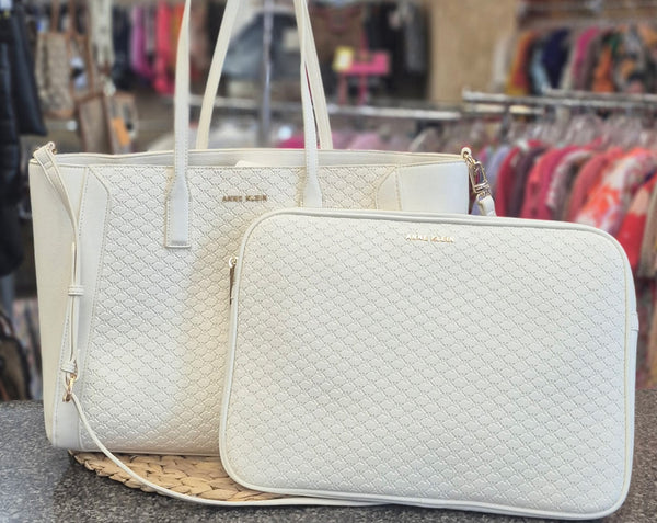 Pre-owned ANNE KLEIN Off white Signature L Crossbody Purse