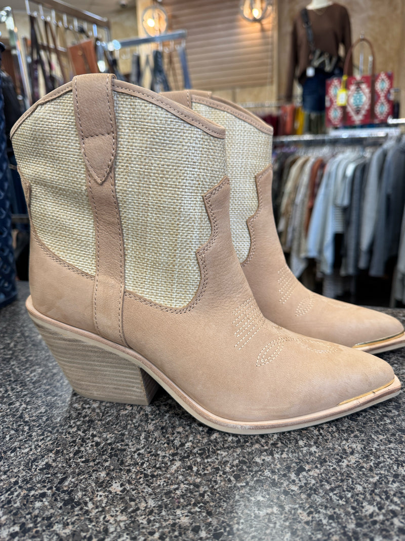 Pre-owned DOLCE VITA LIGHT TAN Size 10 Bootie