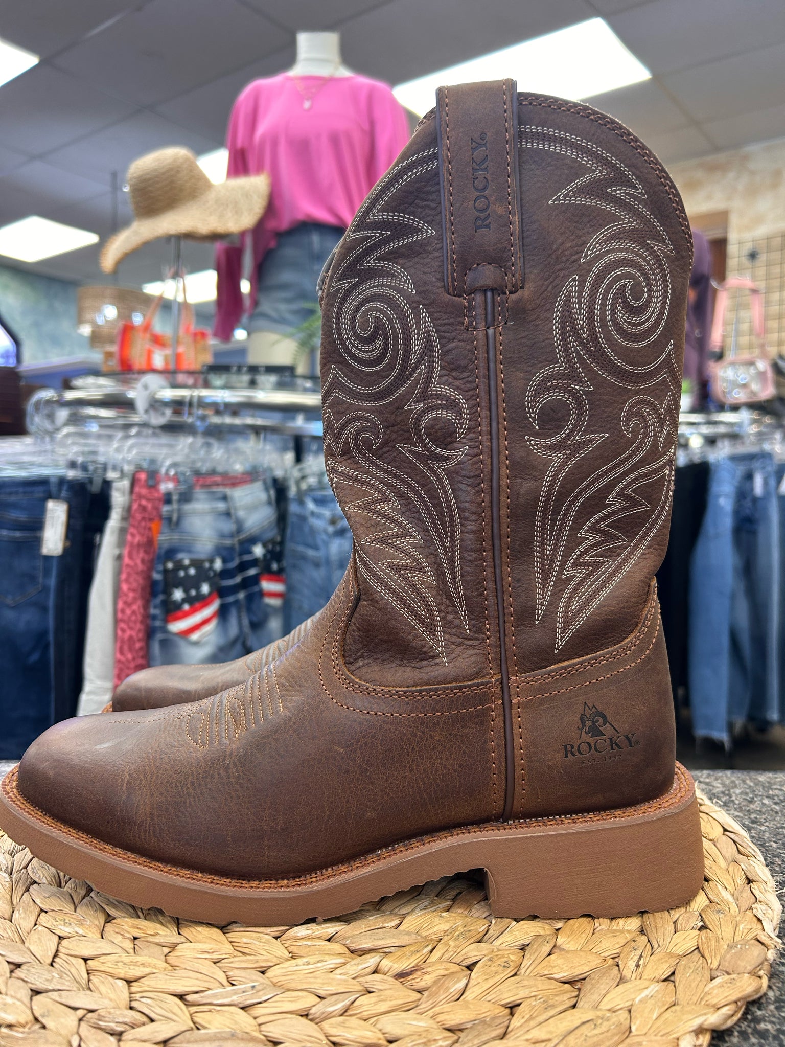 Pre-owned ROCKY Brown White Trim SHOE SIZE 9 Mens Designer Boot
