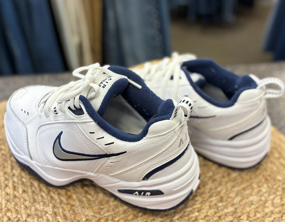 Pre-owned NIKE White Navy Trim Size 6.5 Sneaker