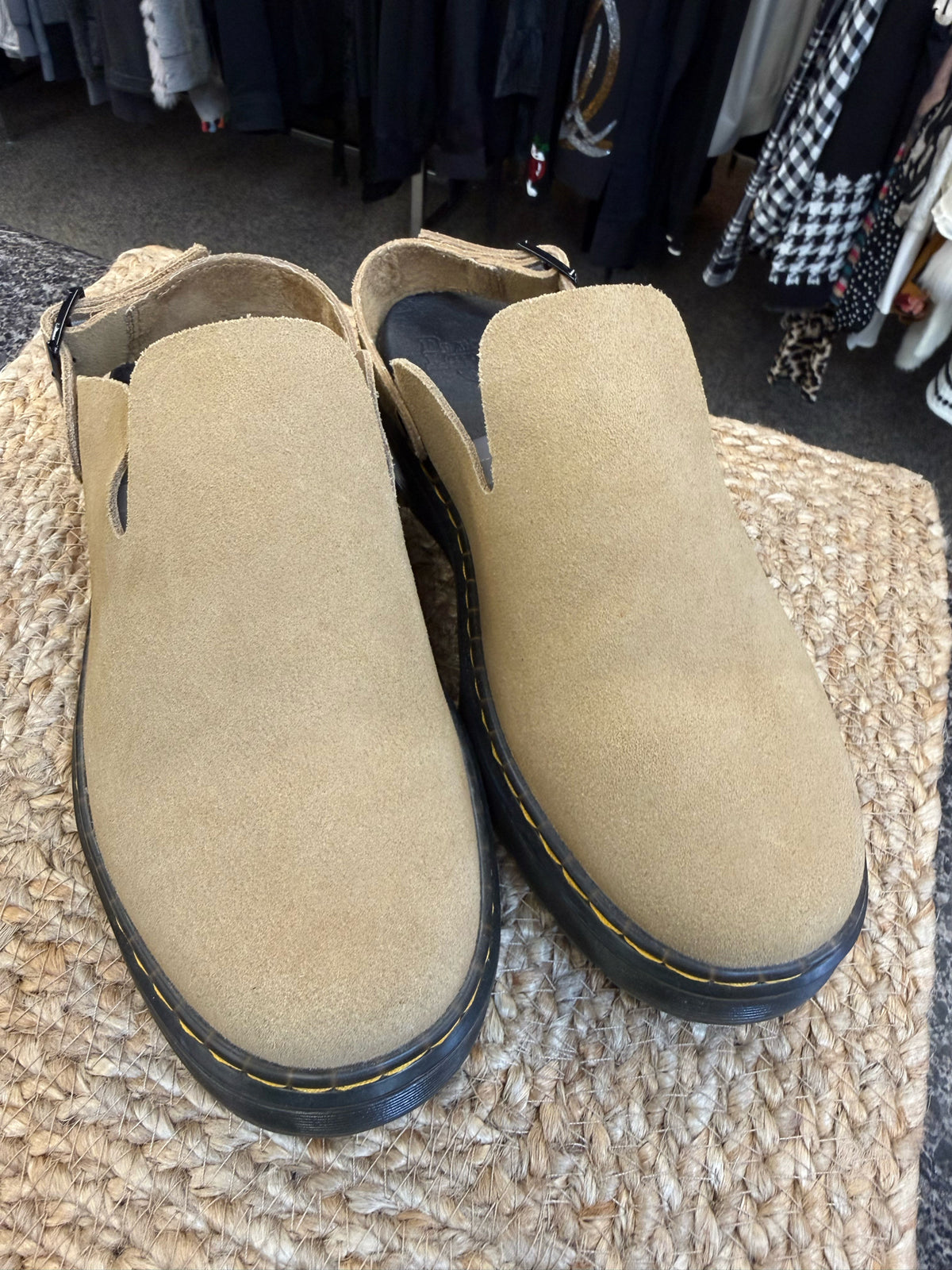 New  Without Tag DR MARTENS Tan Size 8 Designer Shoe