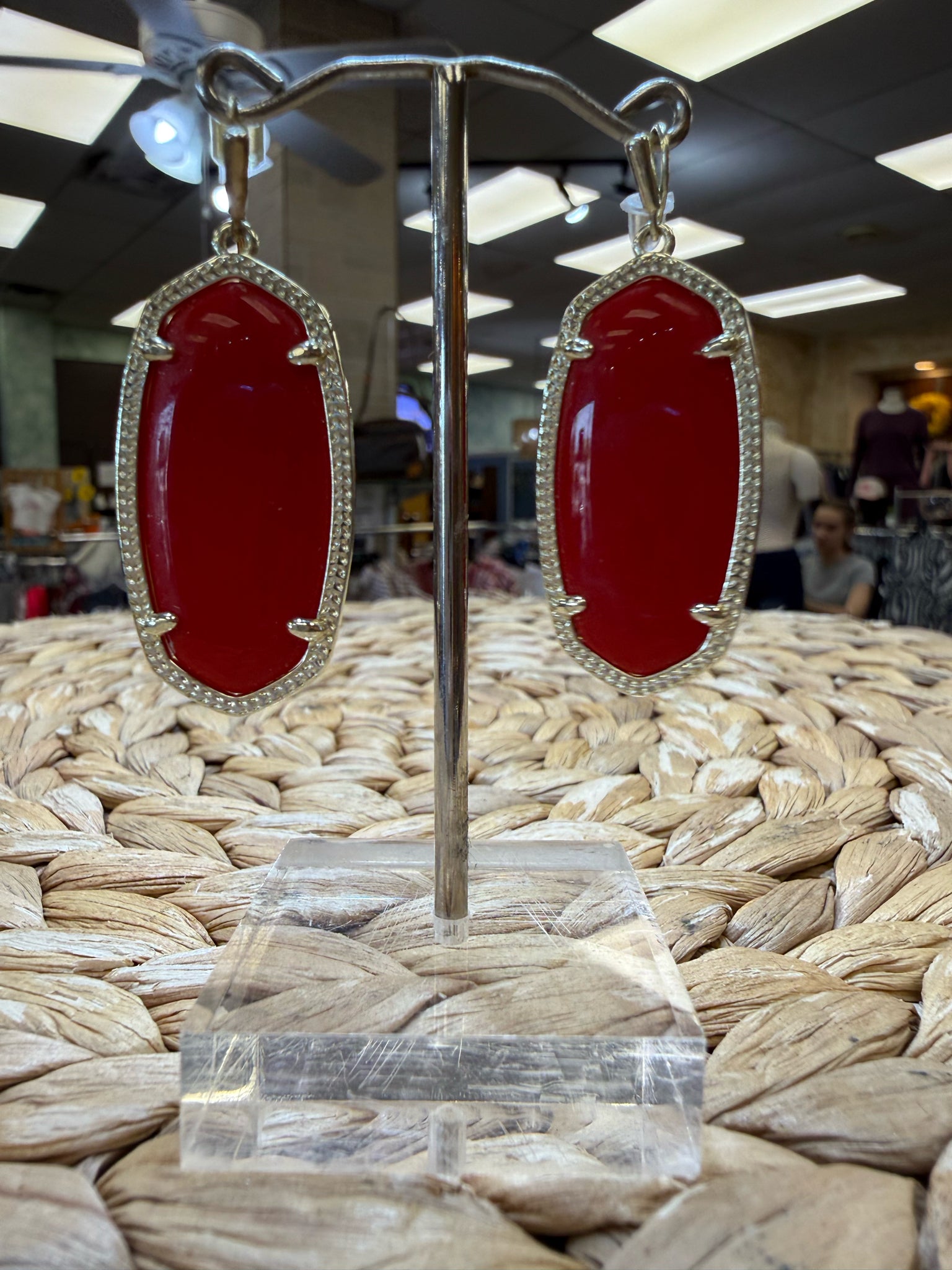 Pre-owned KENDRA SCOTT Red Gold Trim Designer Earring