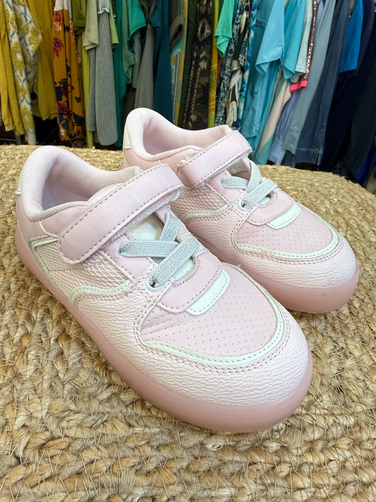 Pre-owned MICHAEL KORS Pink White Trim Shoe Size 10 Girls Sneaker