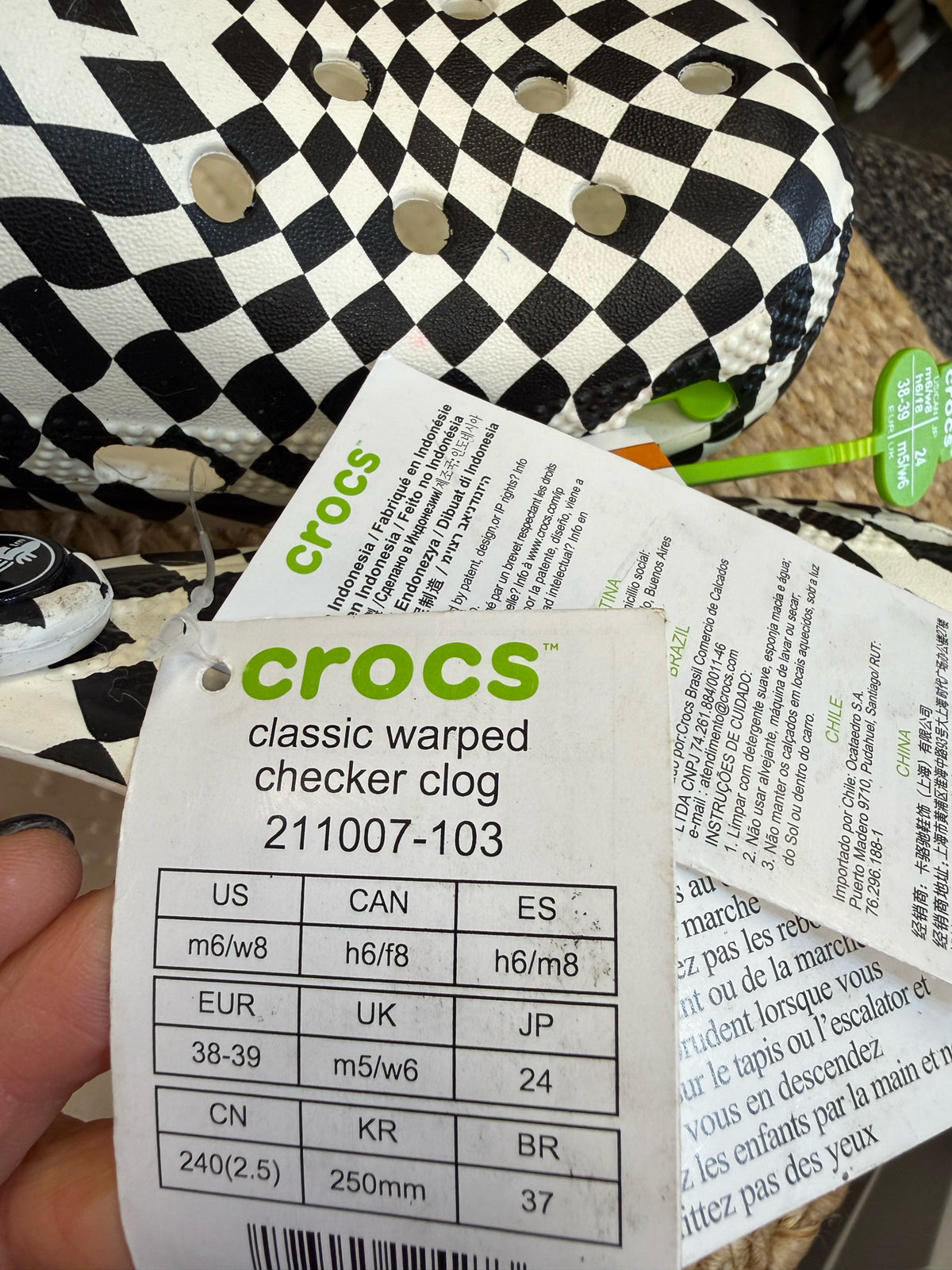 New with Tag CROCS Black check White Size 8 Shoe