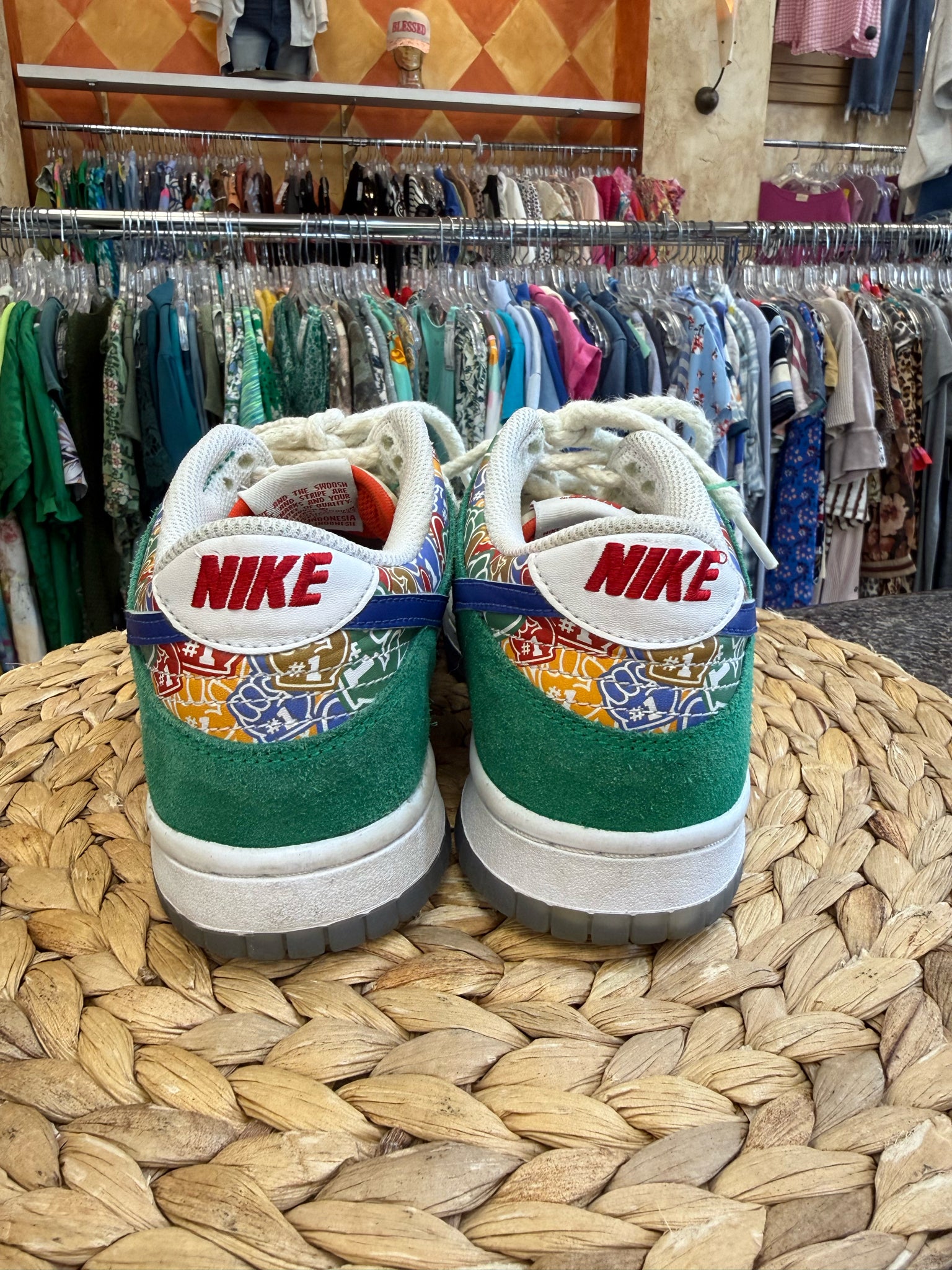 Pre-owned NIKE Green Multi C-SIZE 5.5 Boys Designer Sneaker