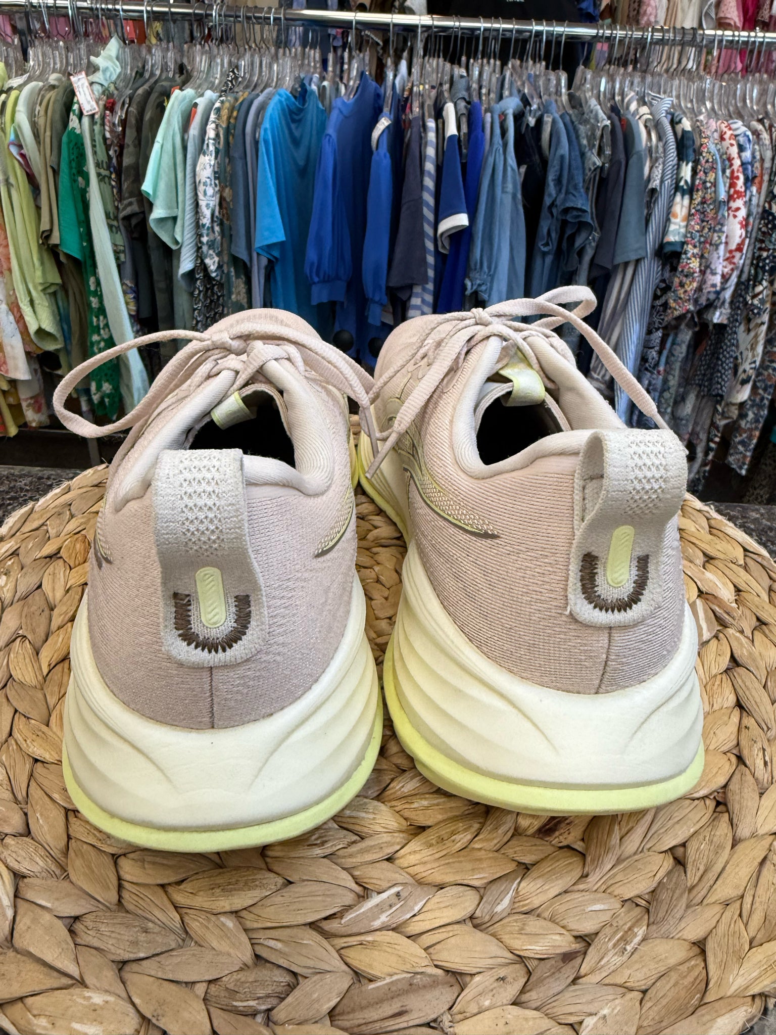 Pre-owned ASICS Cream Lime Green Trim SHOE SIZE 12 MENS Sneakers