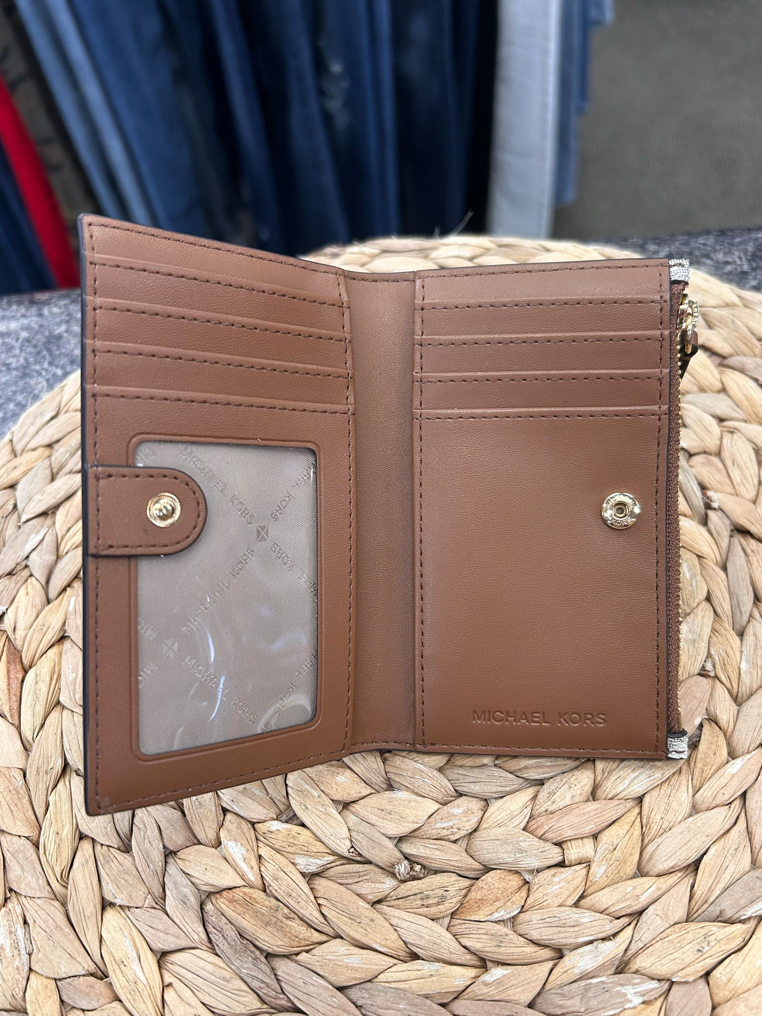 New  Without Tag MICHAEL KORS White Brown Trim Designer Credit Card Holder