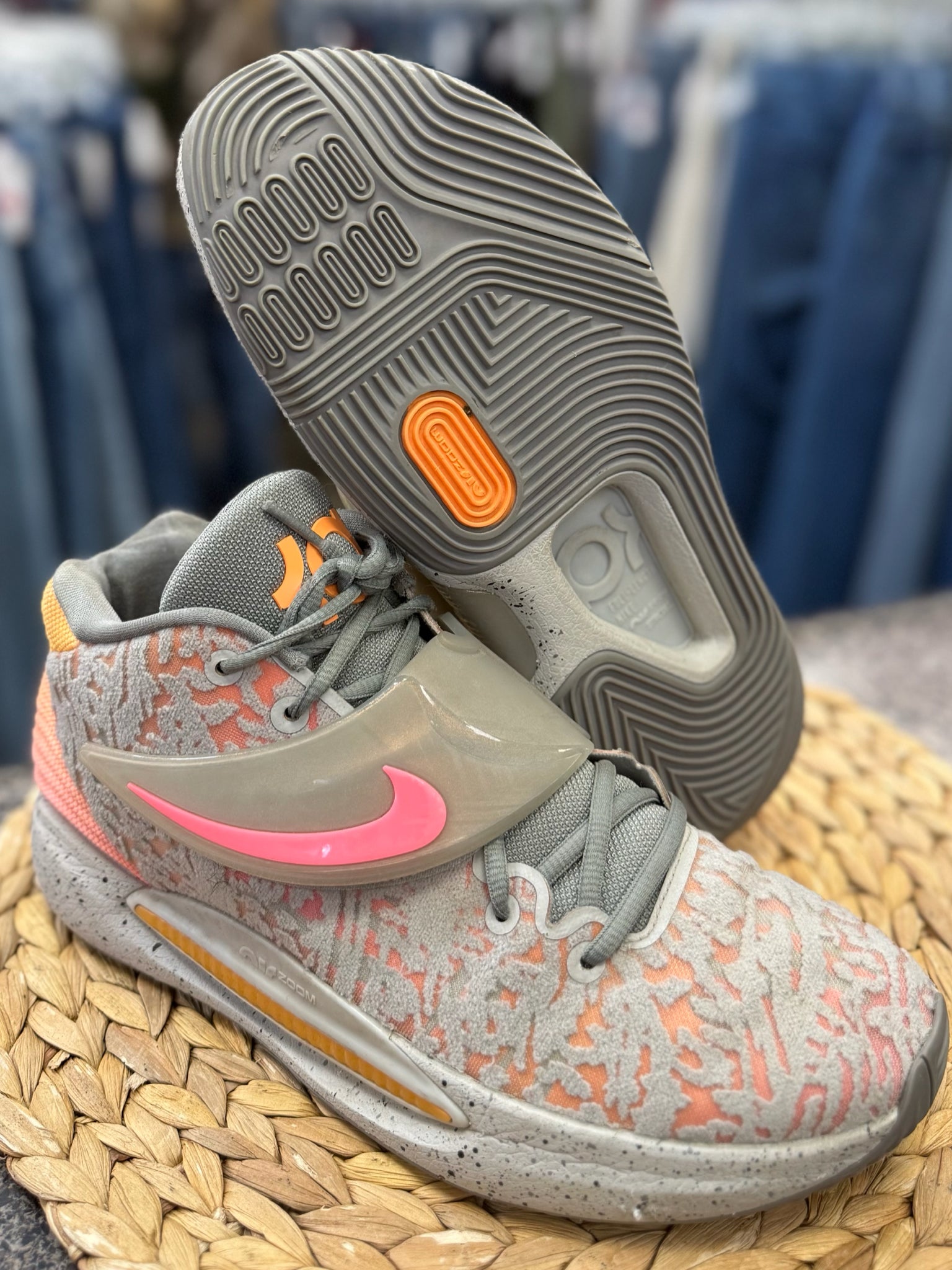 Pre-owned NIKE Gray Peach Trim Size 10 Designer Sneaker