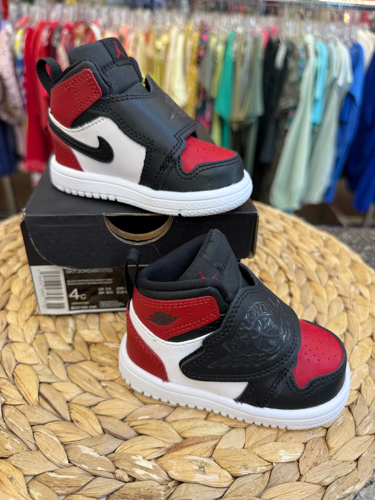 New  Without Tag JORDAN Black Red C-SIZE 4 Boys Sneaker