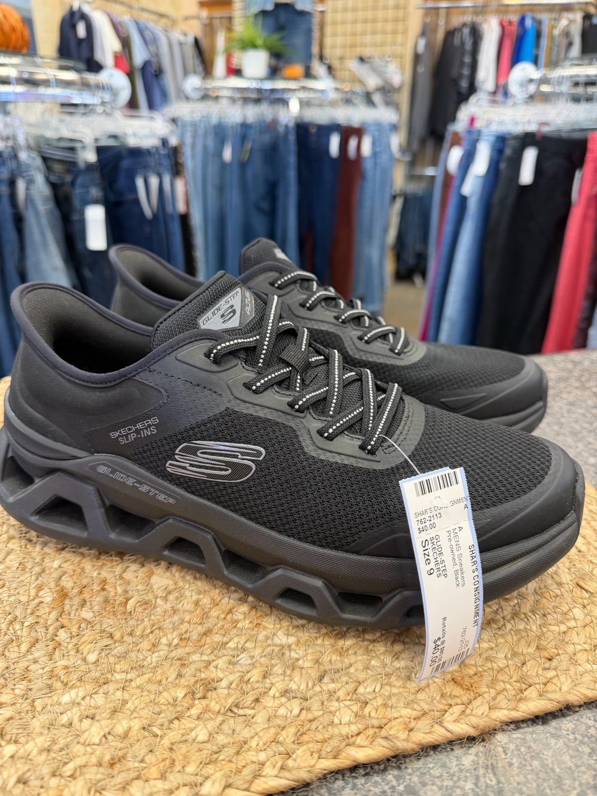 Pre-owned SKECHERS Black SHOE SIZE 9 MENS Sneakers