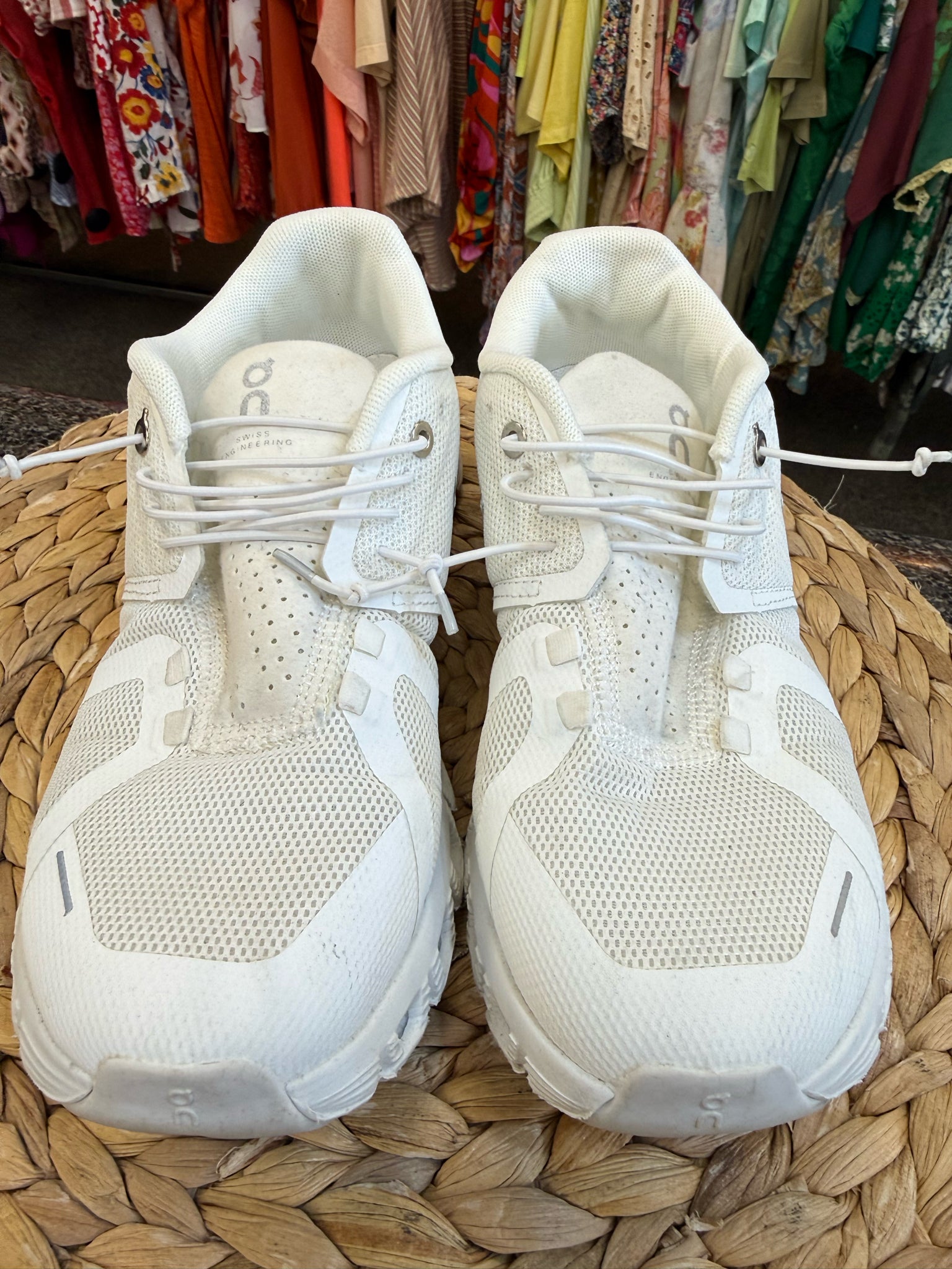Pre-owned On Cloud White Size 8 Designer Sneaker