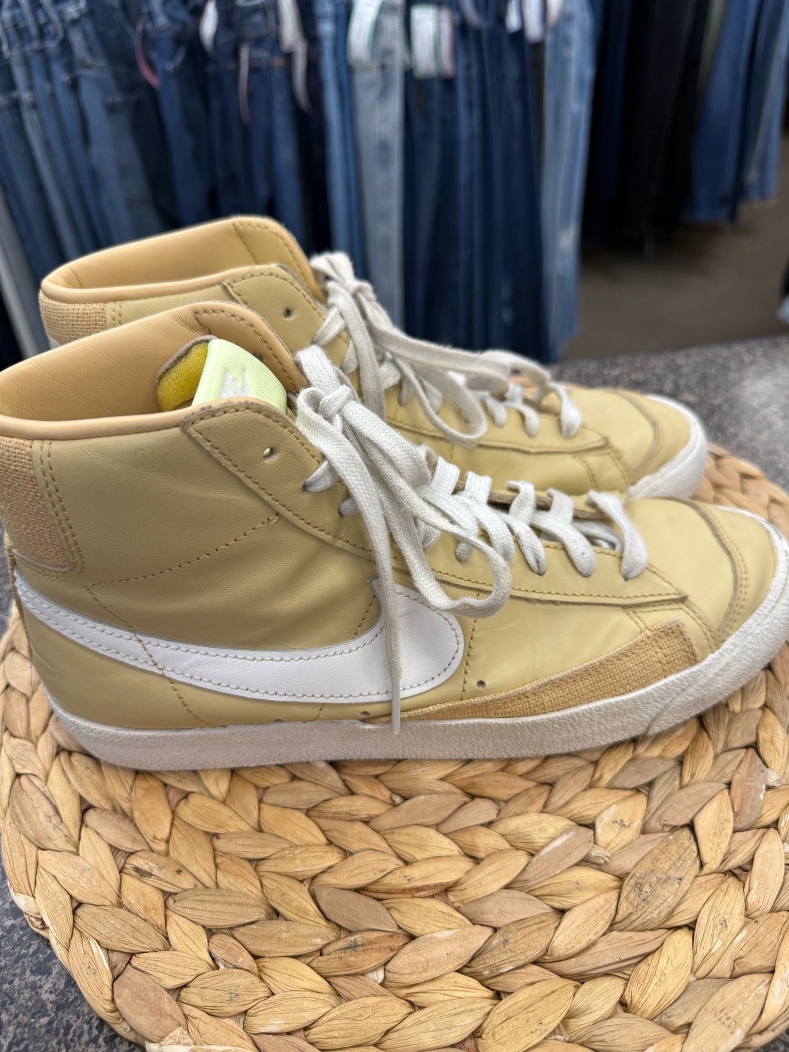 Pre-owned NIKE Beige White Size 9.5 Designer Sneaker