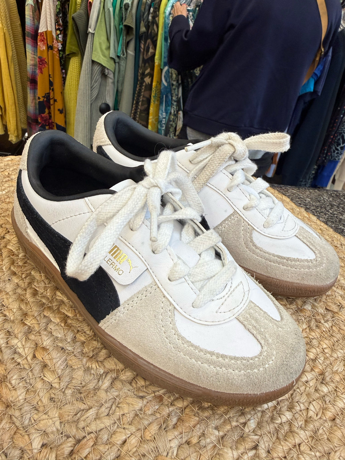Pre-owned PUMA White Black Trim Shoe Size 13.5 Girls Sneaker
