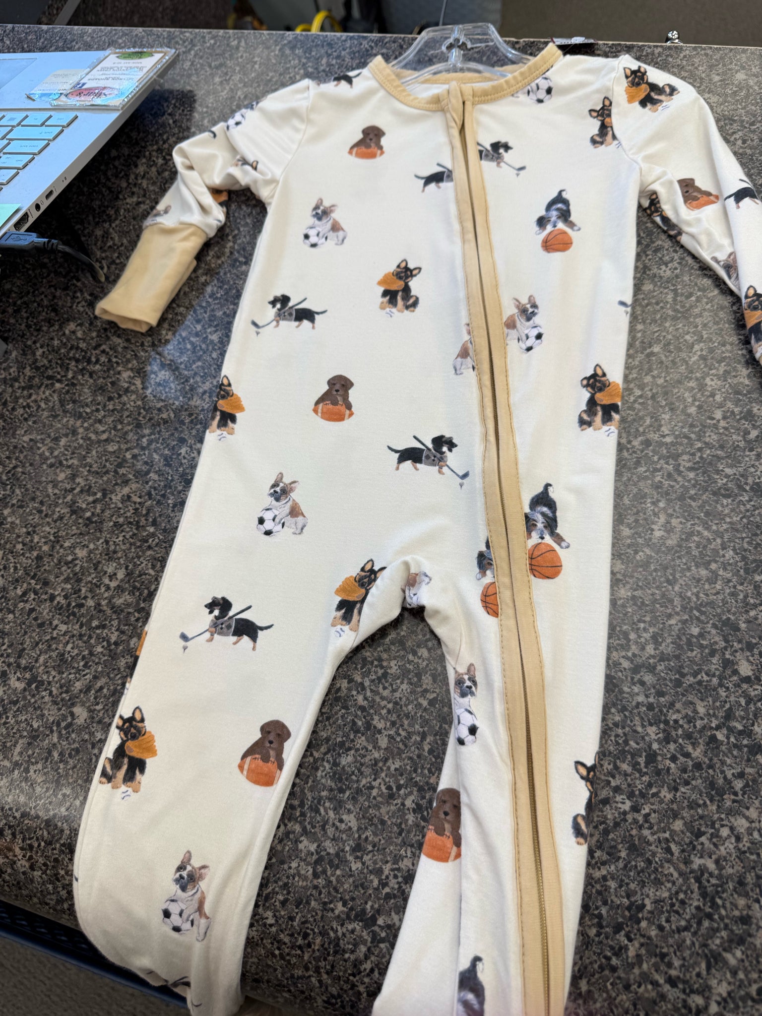 Pre-owned ANGEL DEAR Cream Black Print C-SIZE 12/18mo Long Sleeve Boys Jumper