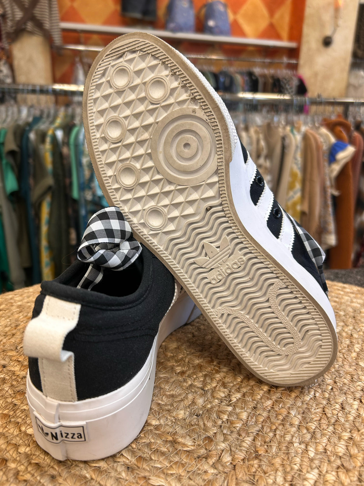 Pre-owned ADIDAS Black White Trim Size 8 Sneaker