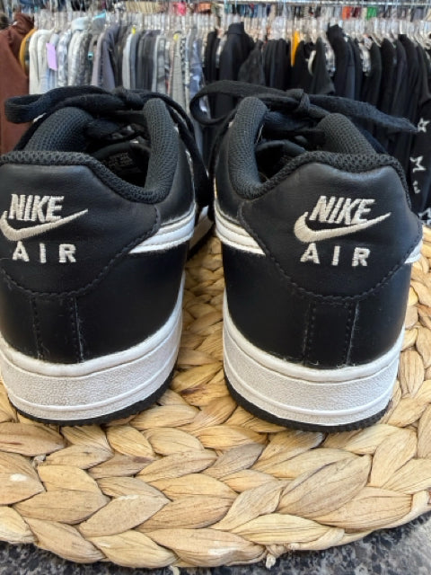 Pre-owned NIKE White Black Trim C-SIZE 6 Boys Designer Sneaker