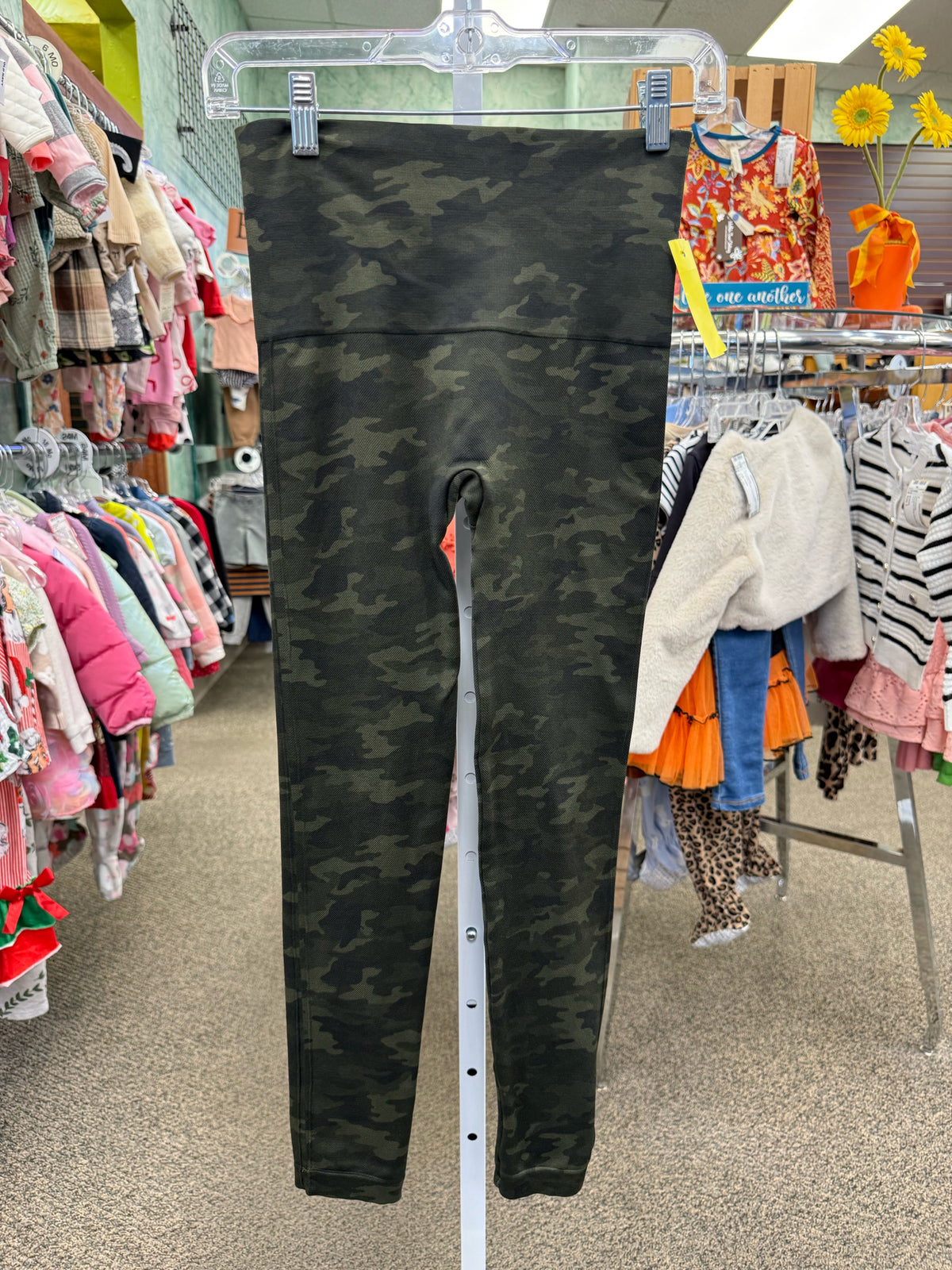 Pre-owned Spanx Camouflage # SIZE 8 Legging