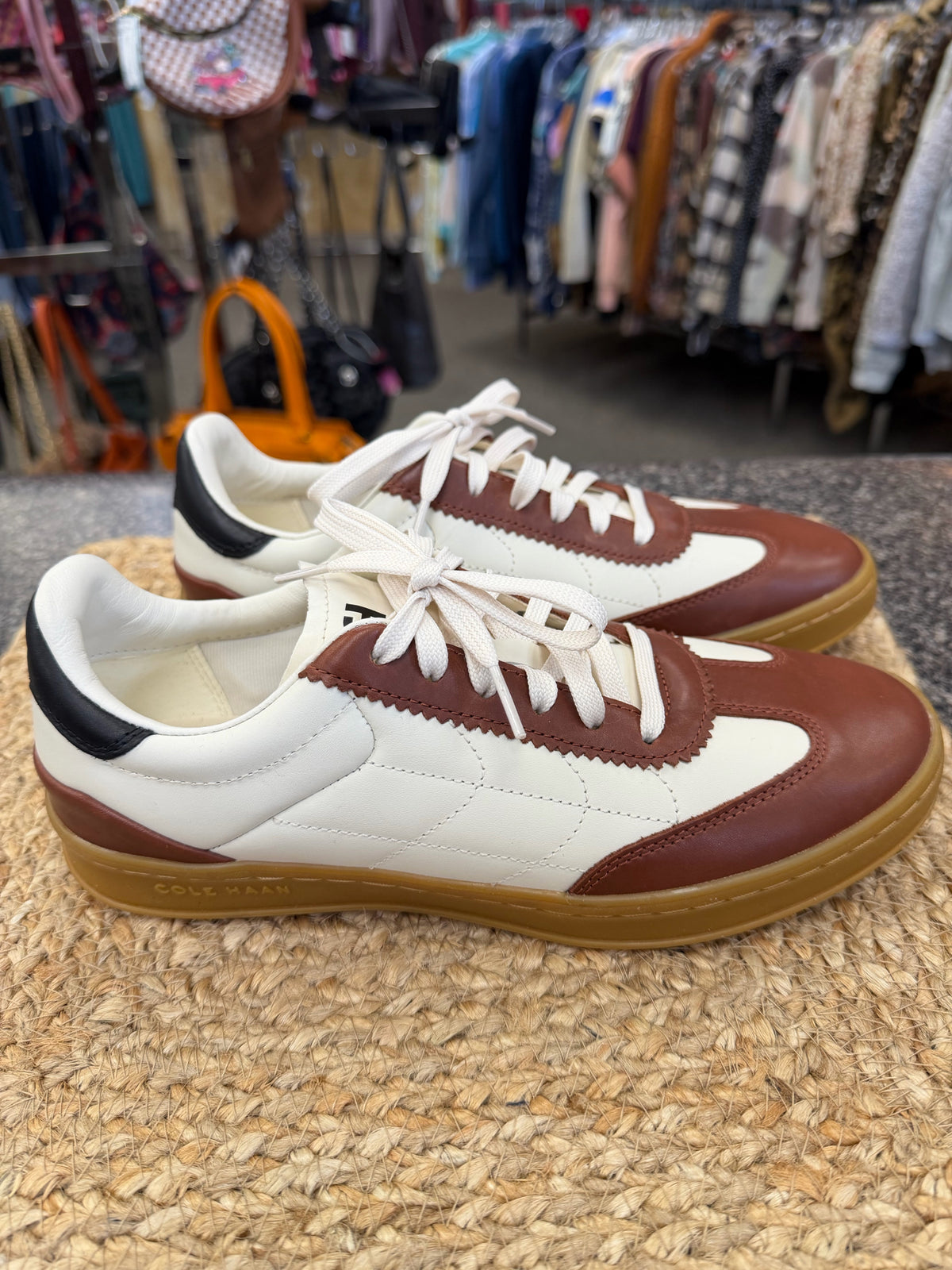 New  Without Tag COLE HAAN Cream Brown Trim Size 8.5 Designer Sneaker