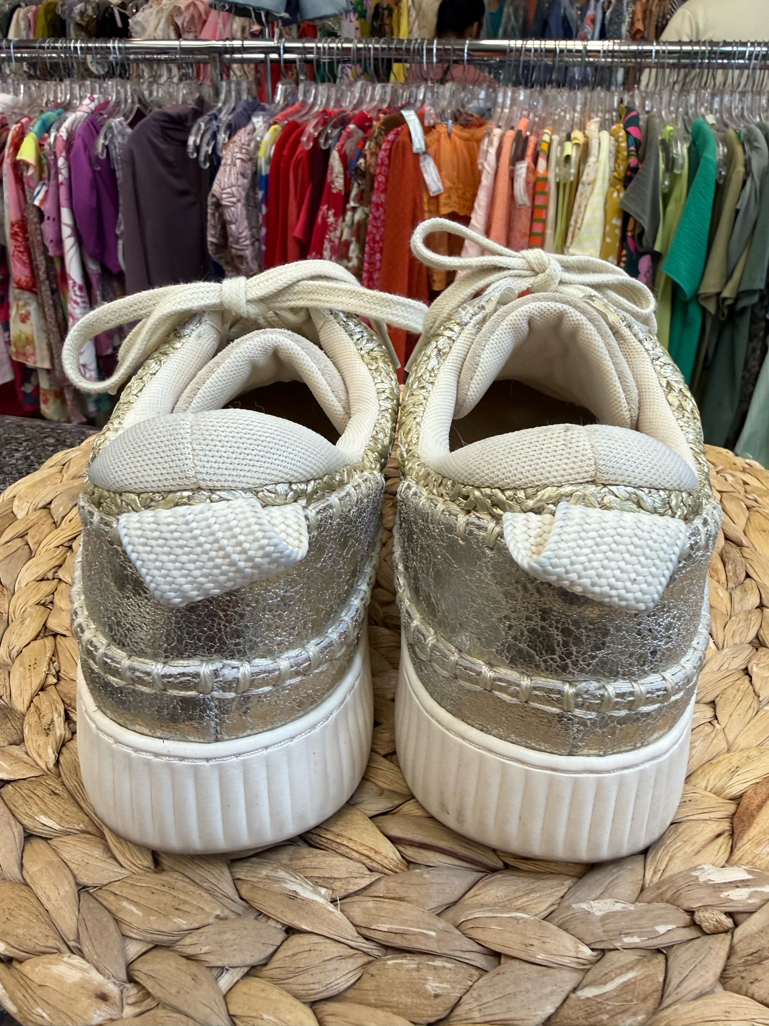 Pre-owned DOLCE VITA Gold blend Size 8 Sneaker