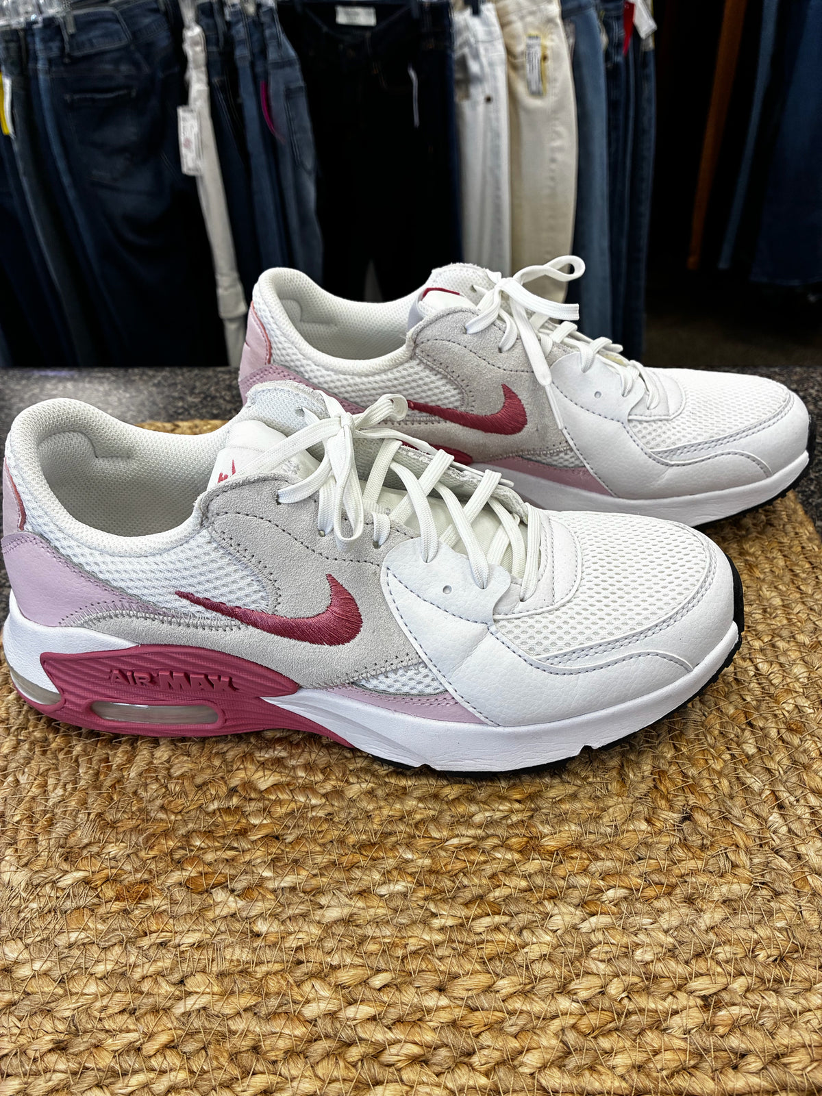 Pre-owned NIKE White Pink Trim Size 9 Designer Sneaker
