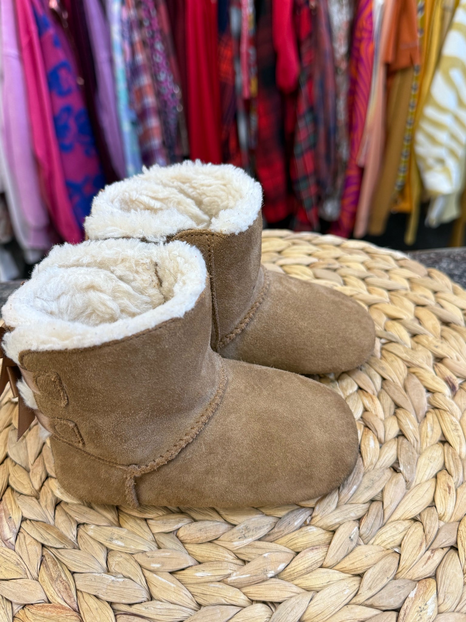 Pre-owned UGG Tan White Shoe Size 4 Girls Bootie