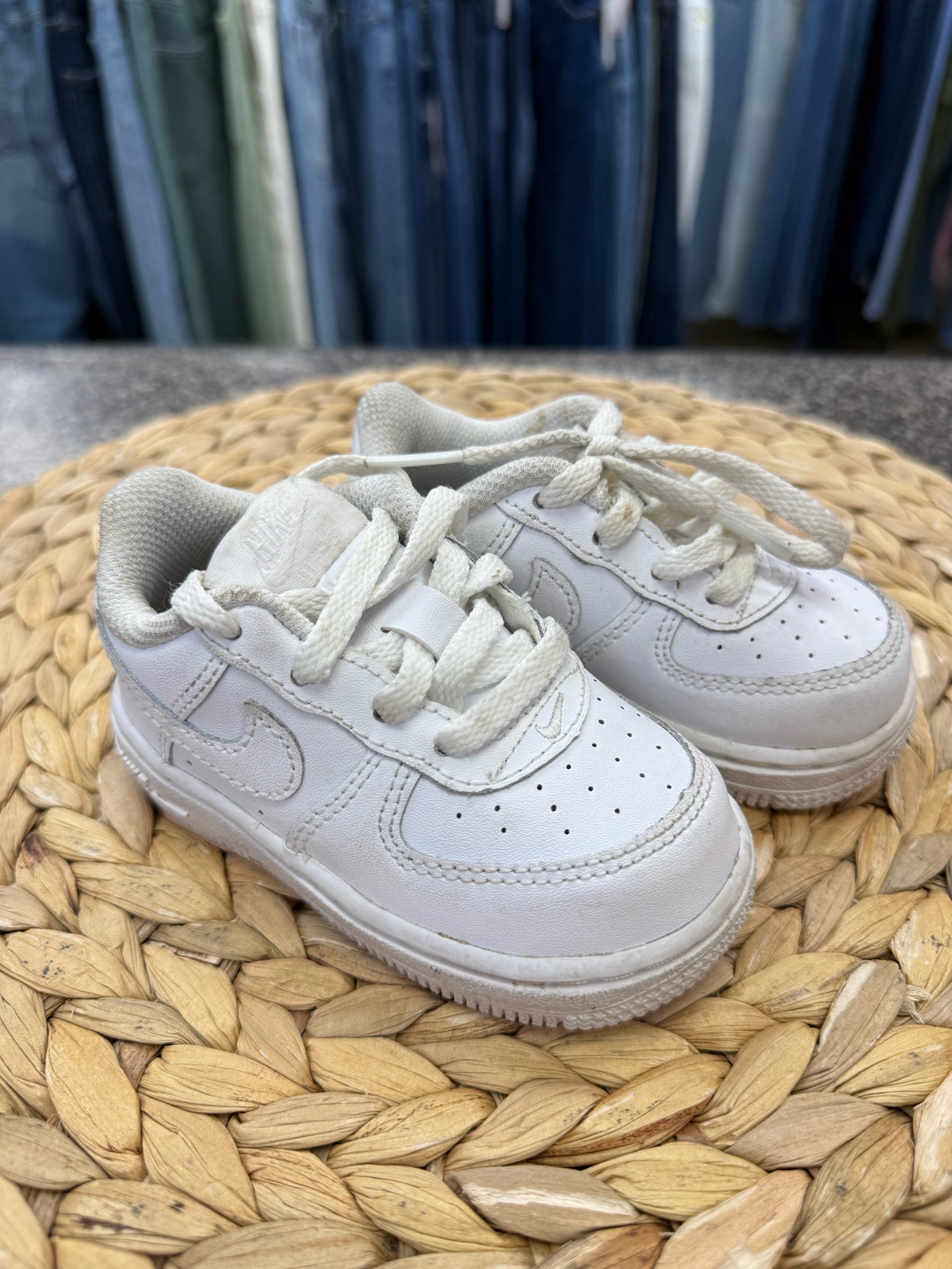 Pre-owned NIKE White C-SIZE 5 Boys Sneaker