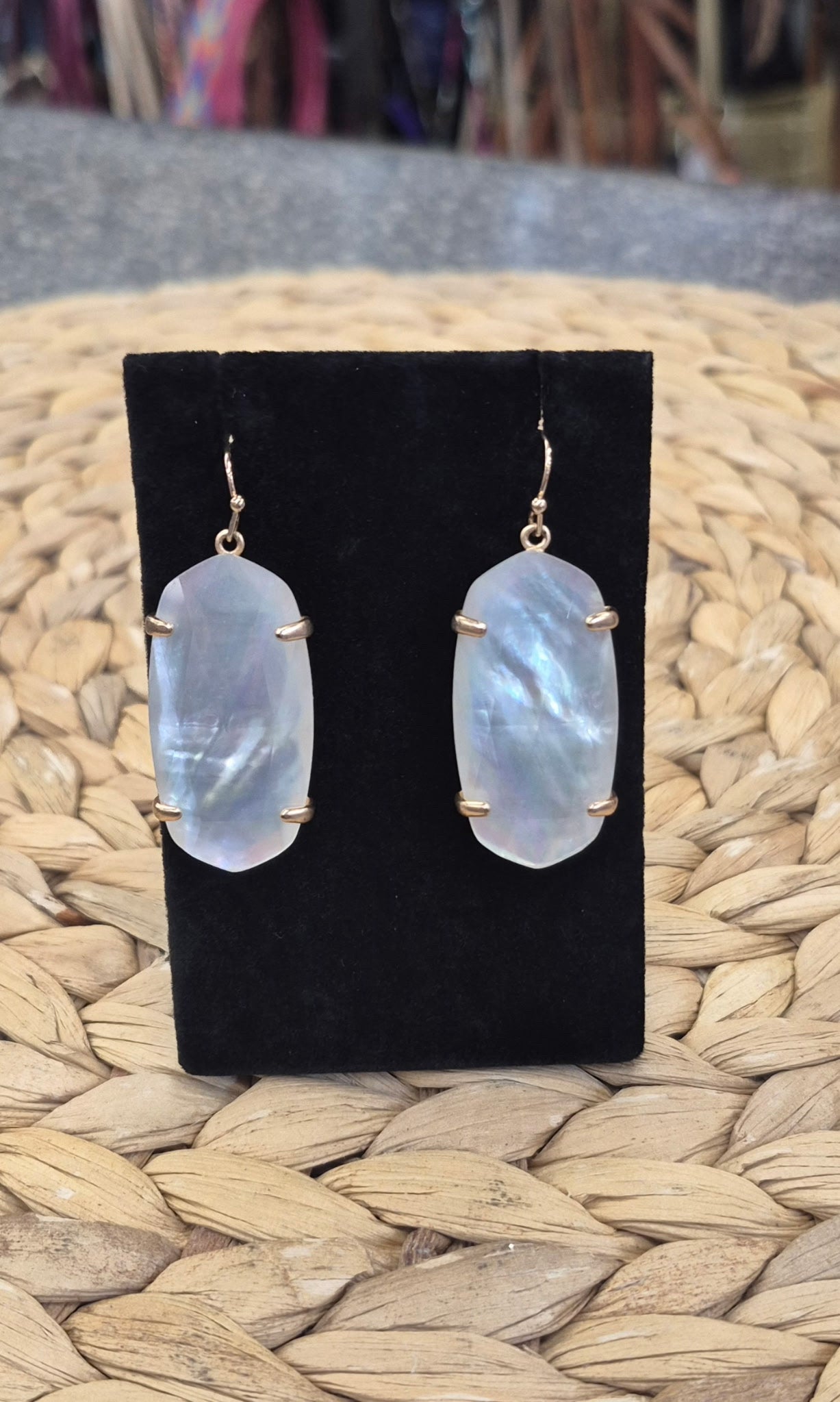 Pre-owned KENDRA SCOTT PEARL Gold Trim Designer Earring