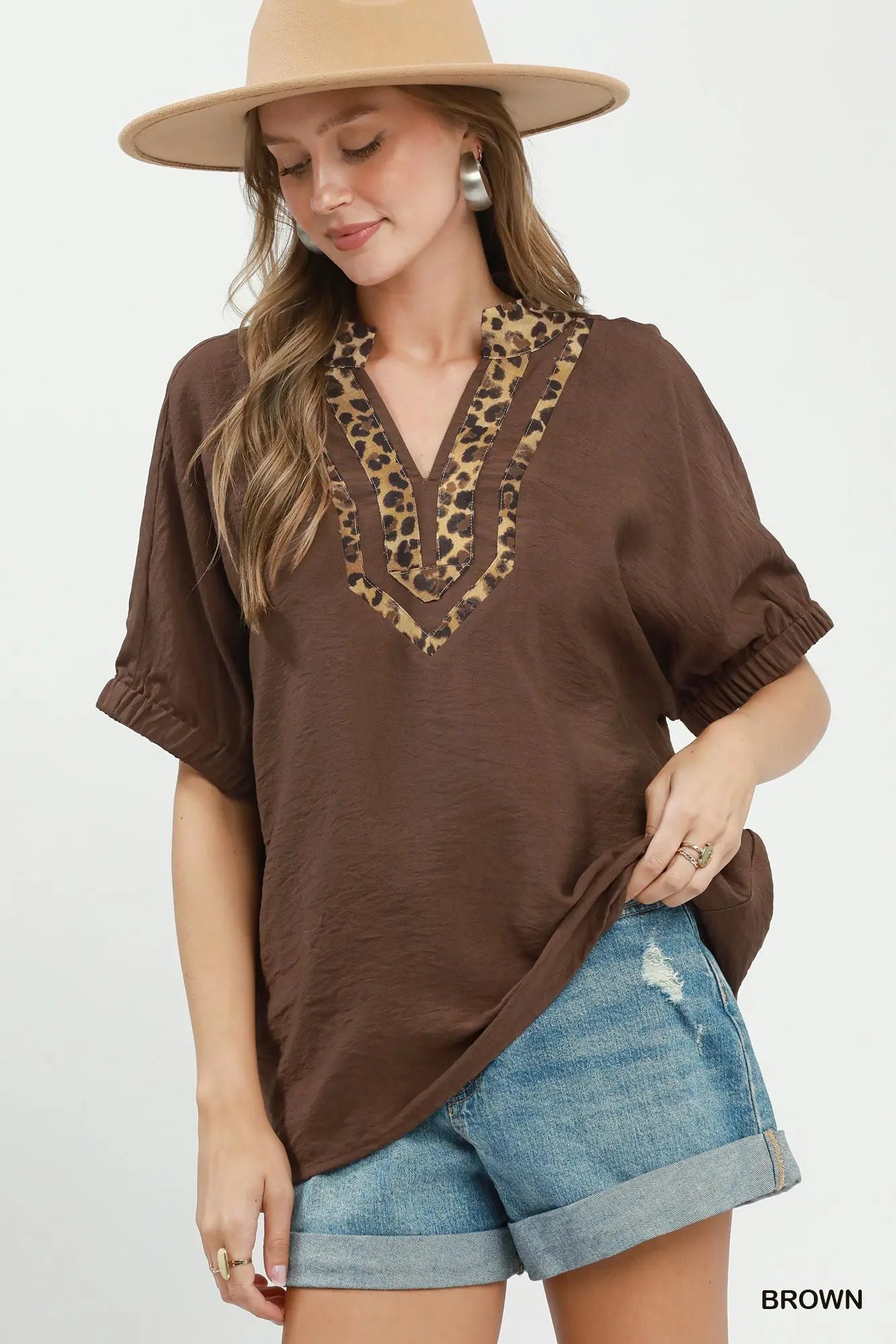 New UMGEE Dark brown Leopard Trim Size: S Short Sleeve Blouse