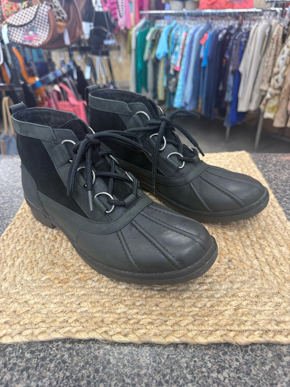 Pre-owned UGG Black Size 9.5 Boot