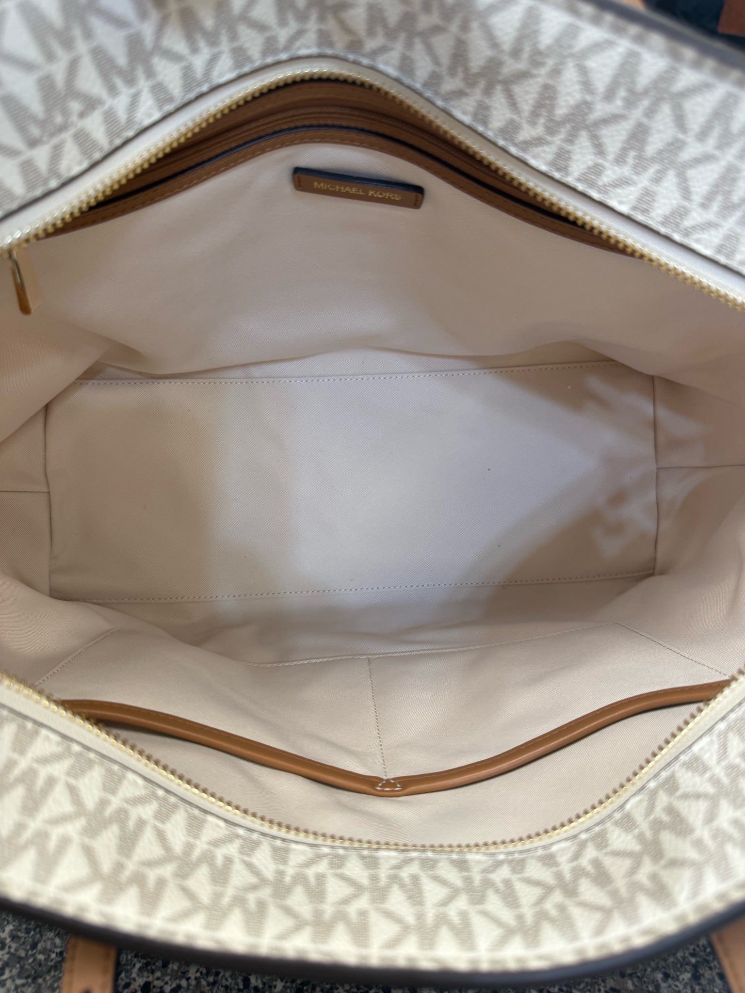 New  Without Tag MICHAEL KORS Tan Signature Cream Tote Designer Purse