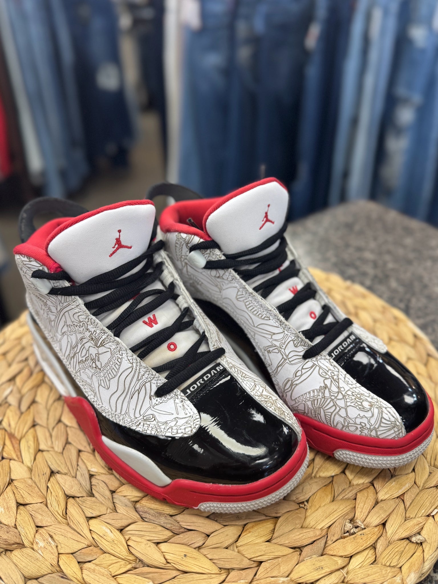 Pre-owned Nike Air Jordan White Red Trim C-SIZE 4 Boys Designer Sneaker