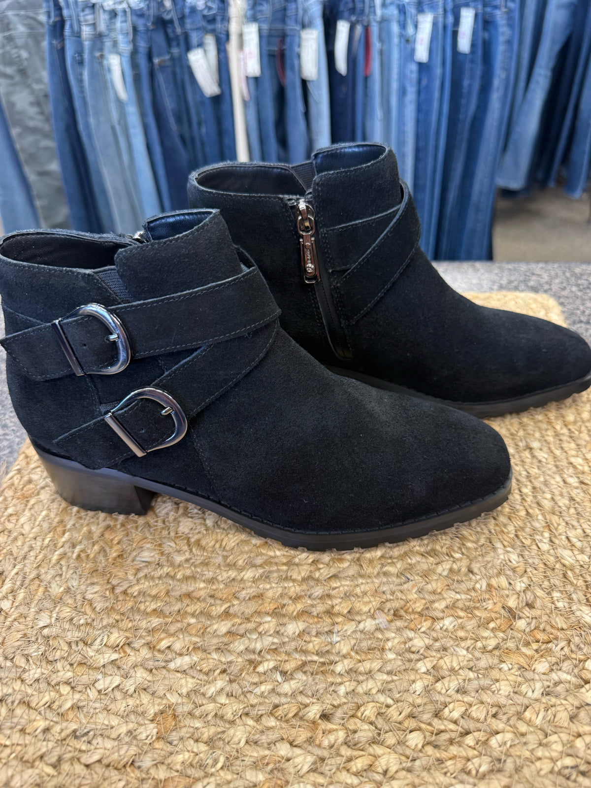 Pre-owned BLONDO WATERPROOF Black Silver Trim Size 7 Bootie