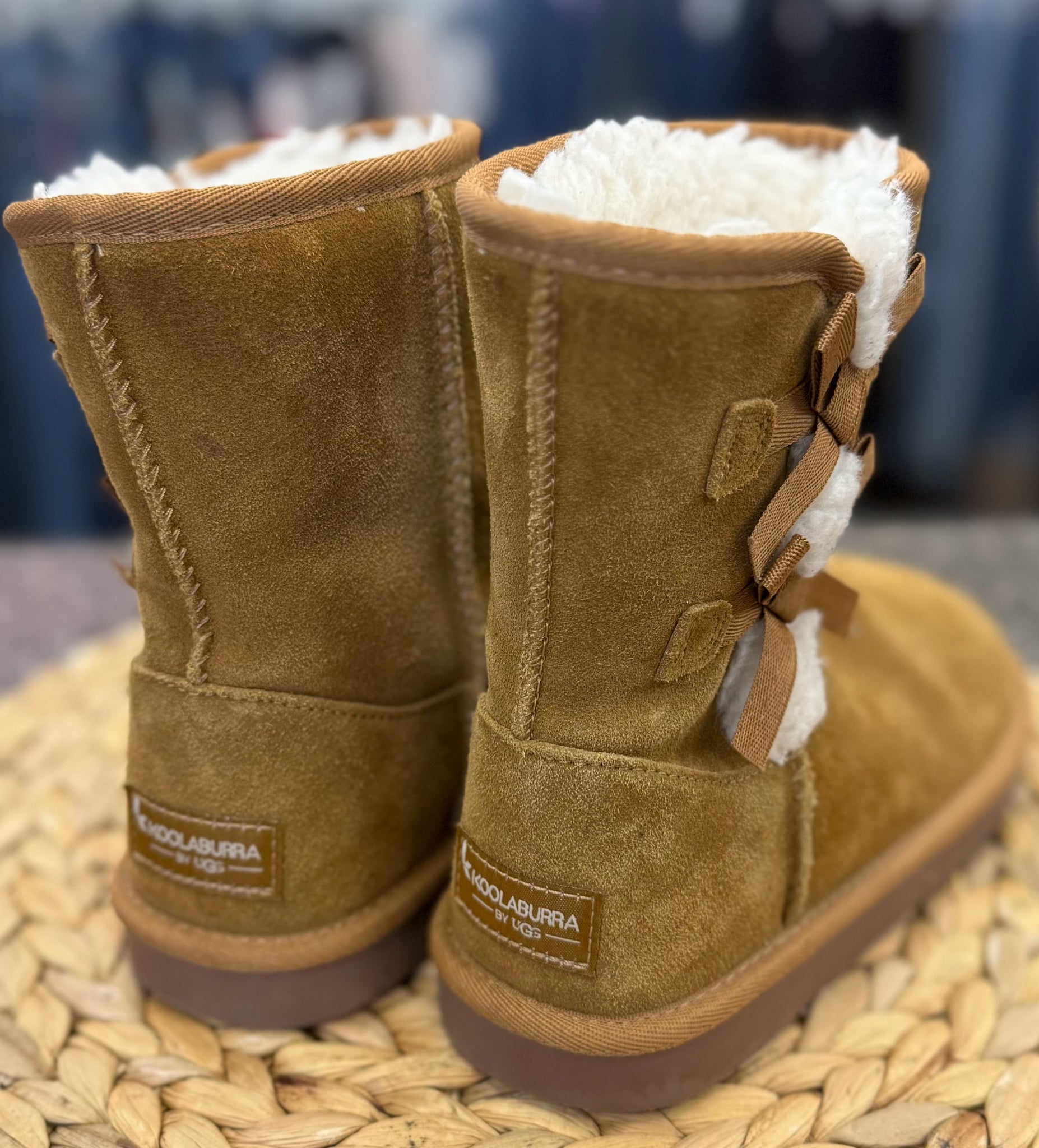 Pre-owned UGG Tan Shoe Size 2 Girls Boot