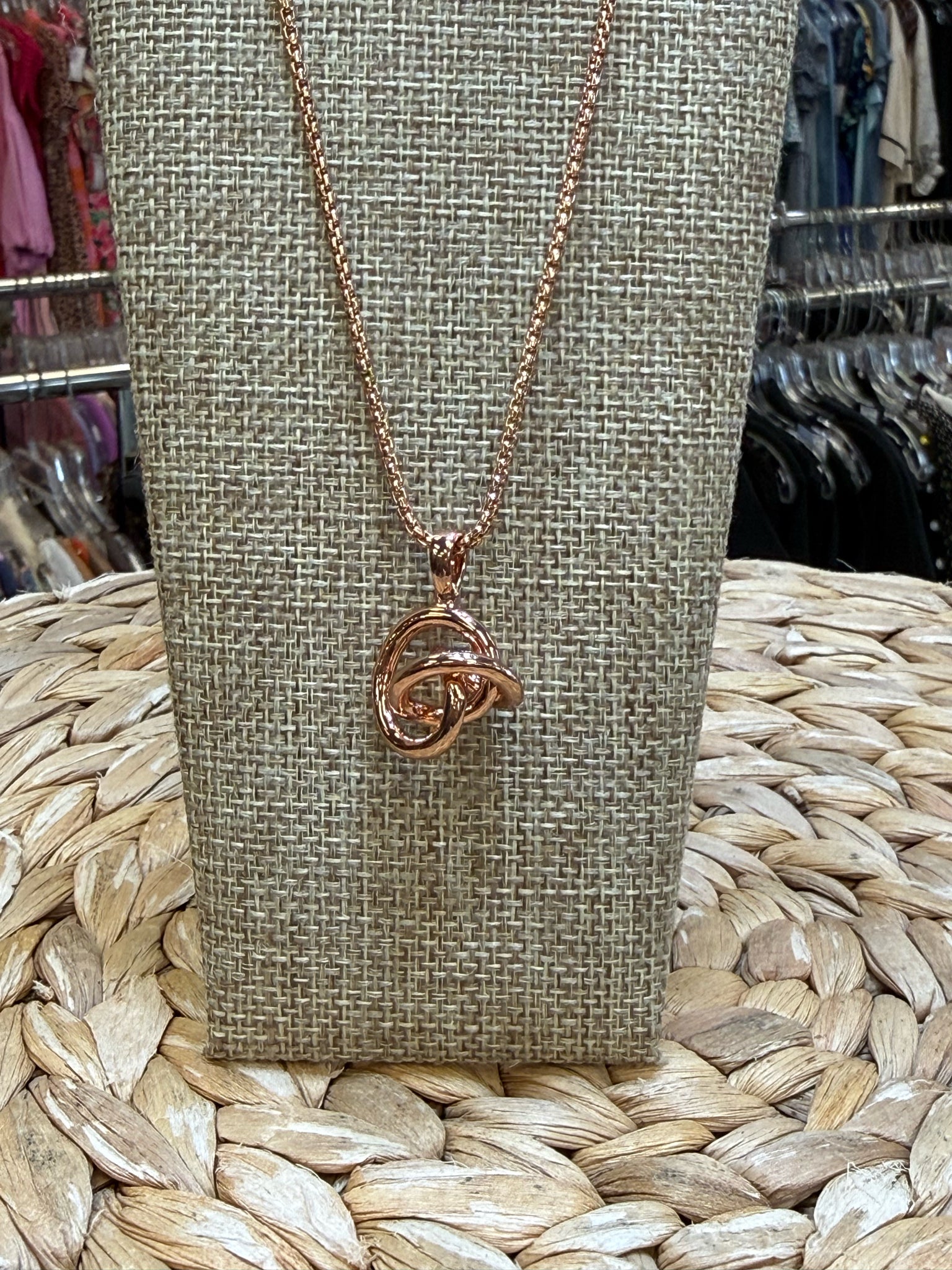 Pre-owned KENDRA SCOTT Rose gold Designer Necklace Set