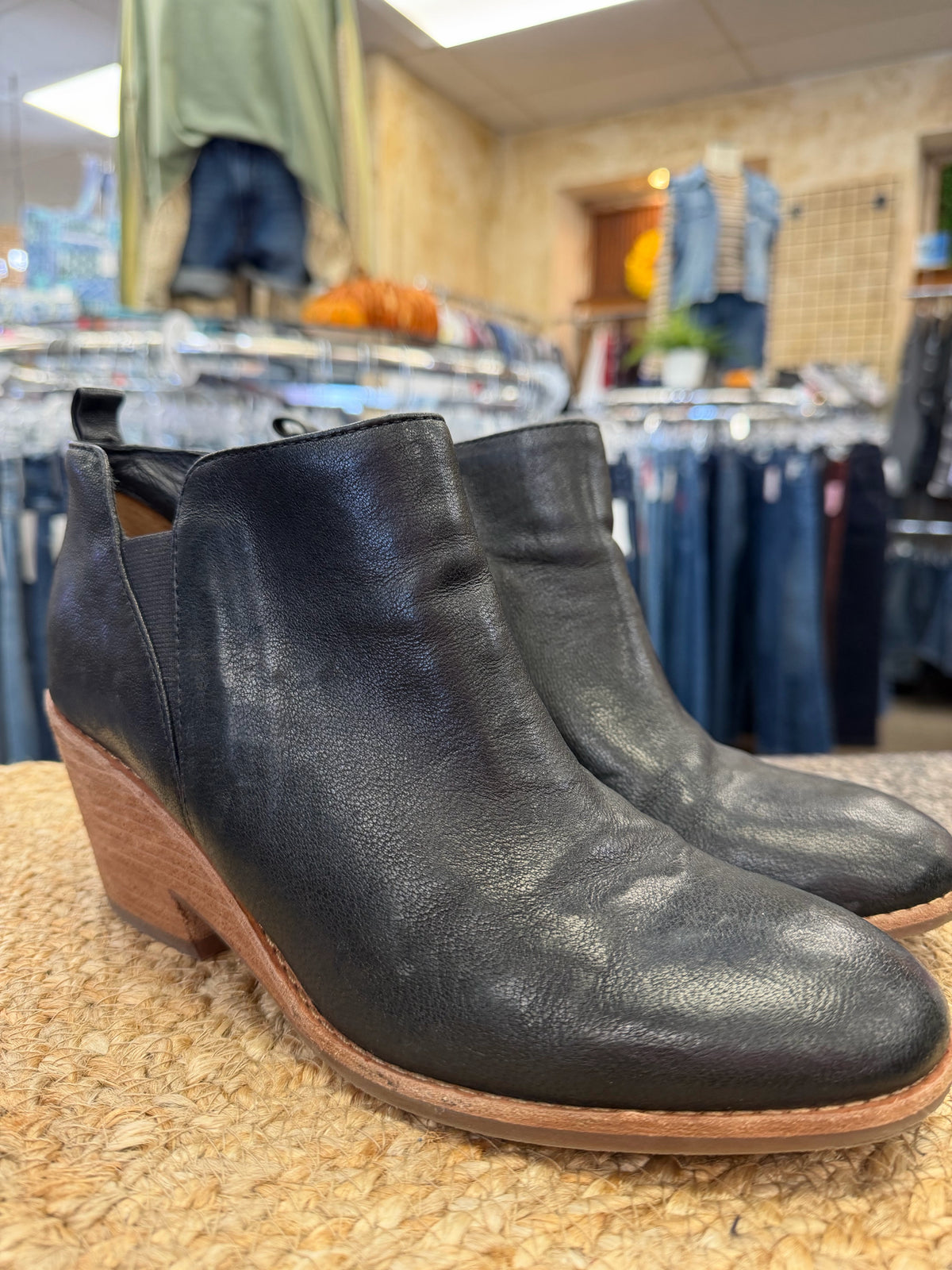 Pre-owned SOFFT Black Brown Trim Size 9 Boot