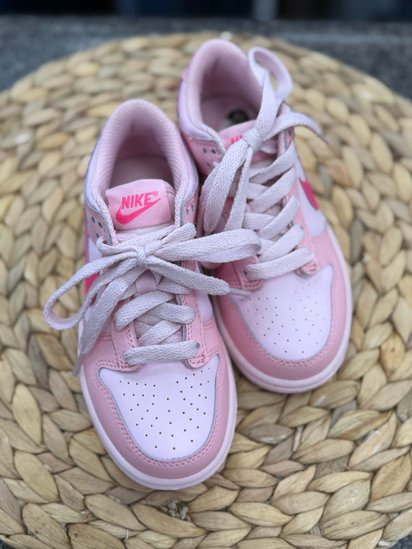 New  Without Tag NIKE Light pink Hot Pink Trim GIRLS Designer Sneaker
