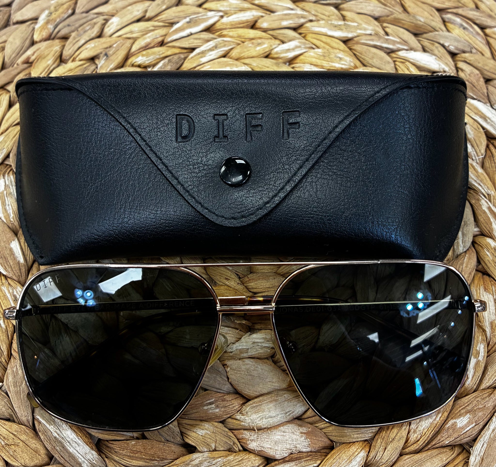 Pre-owned DIFF Black Gold Trim Designer Sunglasses