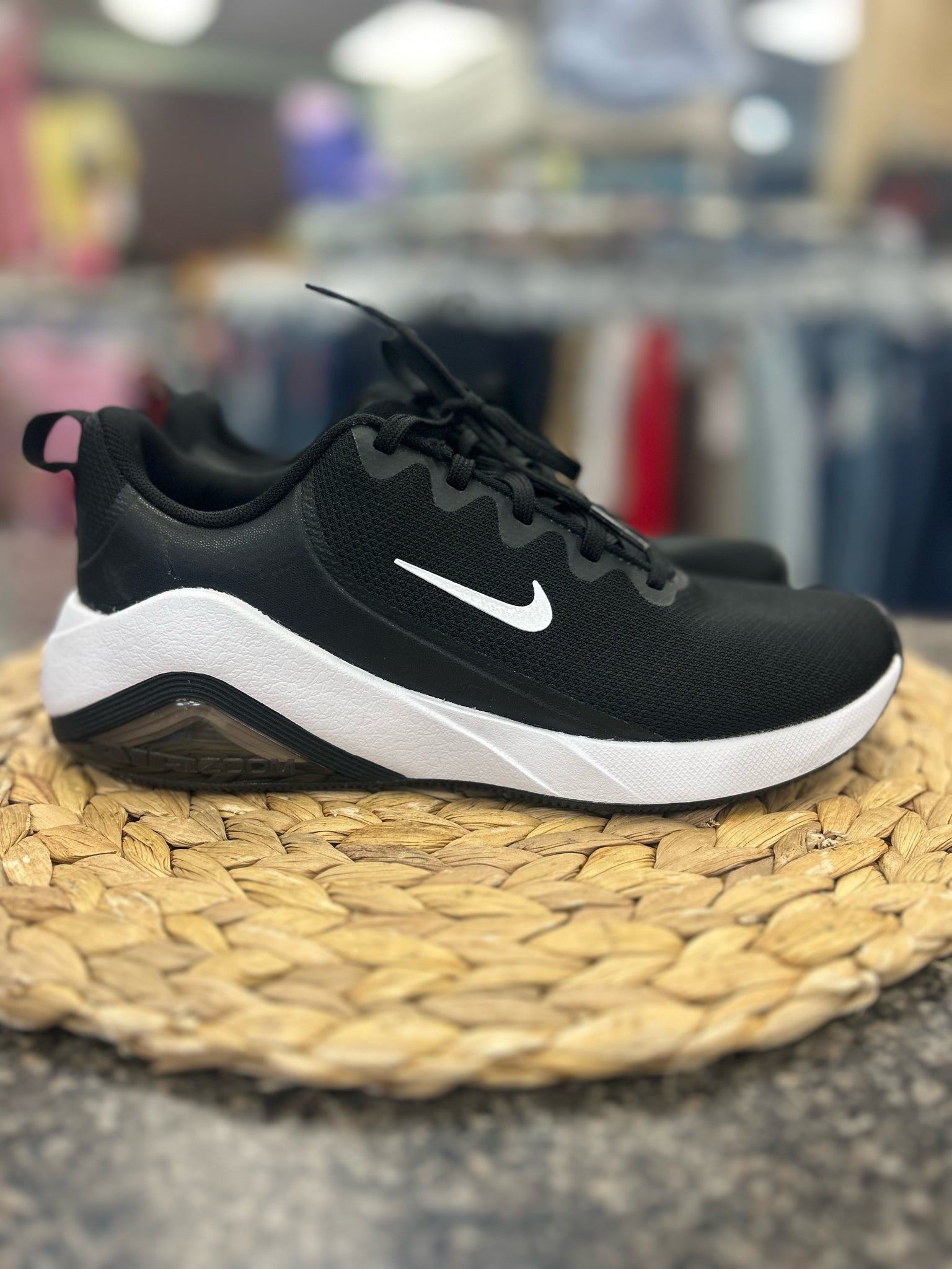 Pre-owned NIKE Black White Trim Size 7 Designer Sneaker
